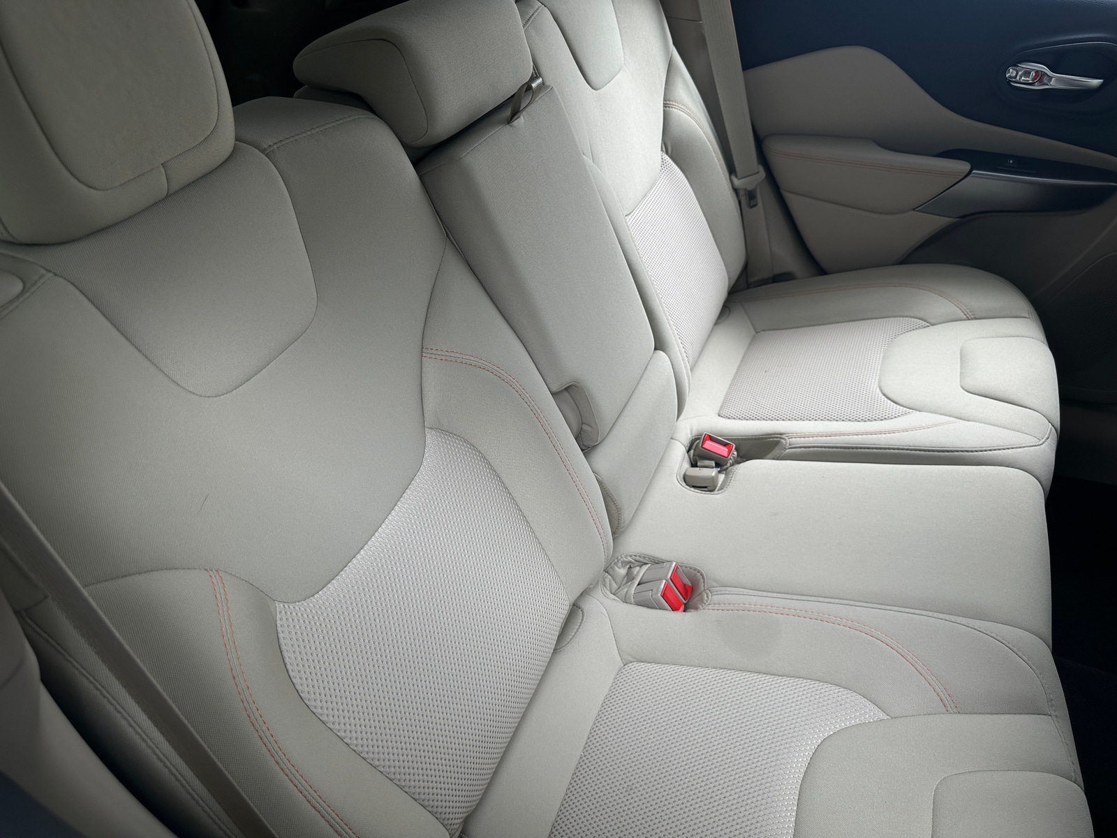 Thumbnail: 2019 Jeep Cherokee - 6