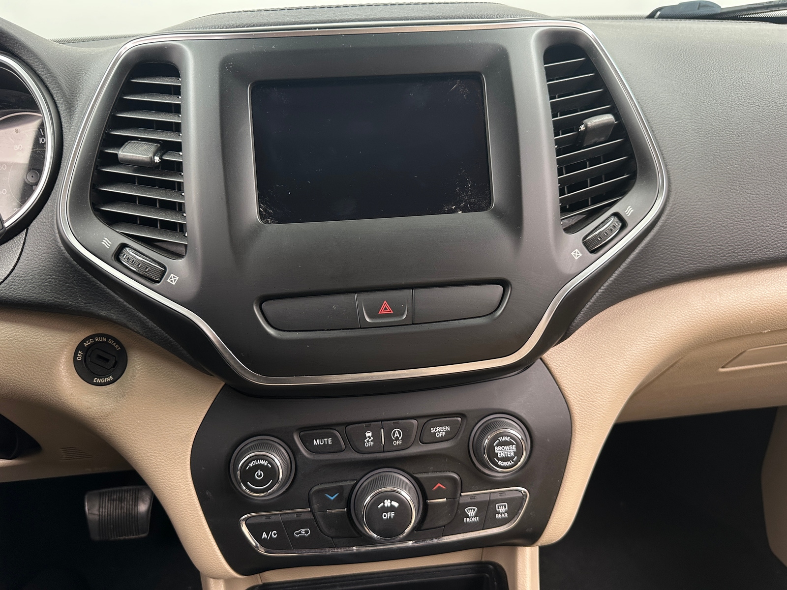 Thumbnail: 2019 Jeep Cherokee - 4