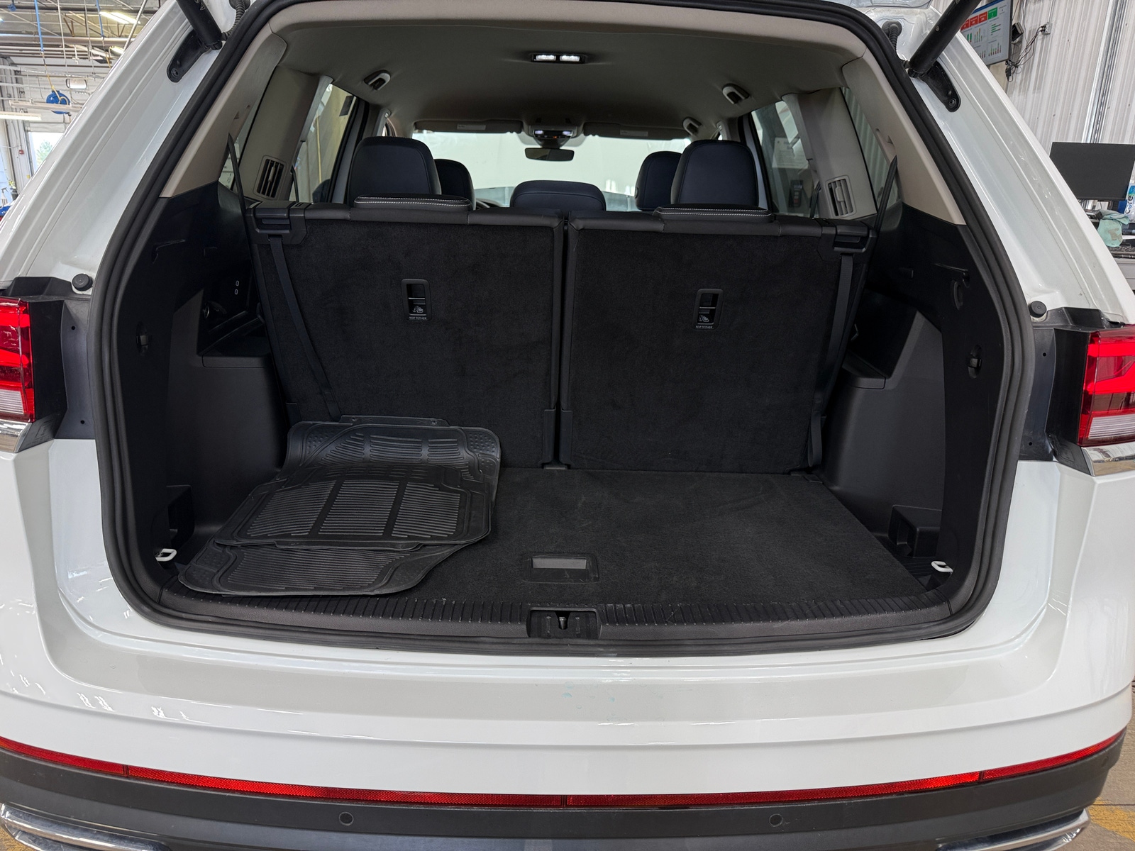 Thumbnail: 2025 Volkswagen Atlas - 6