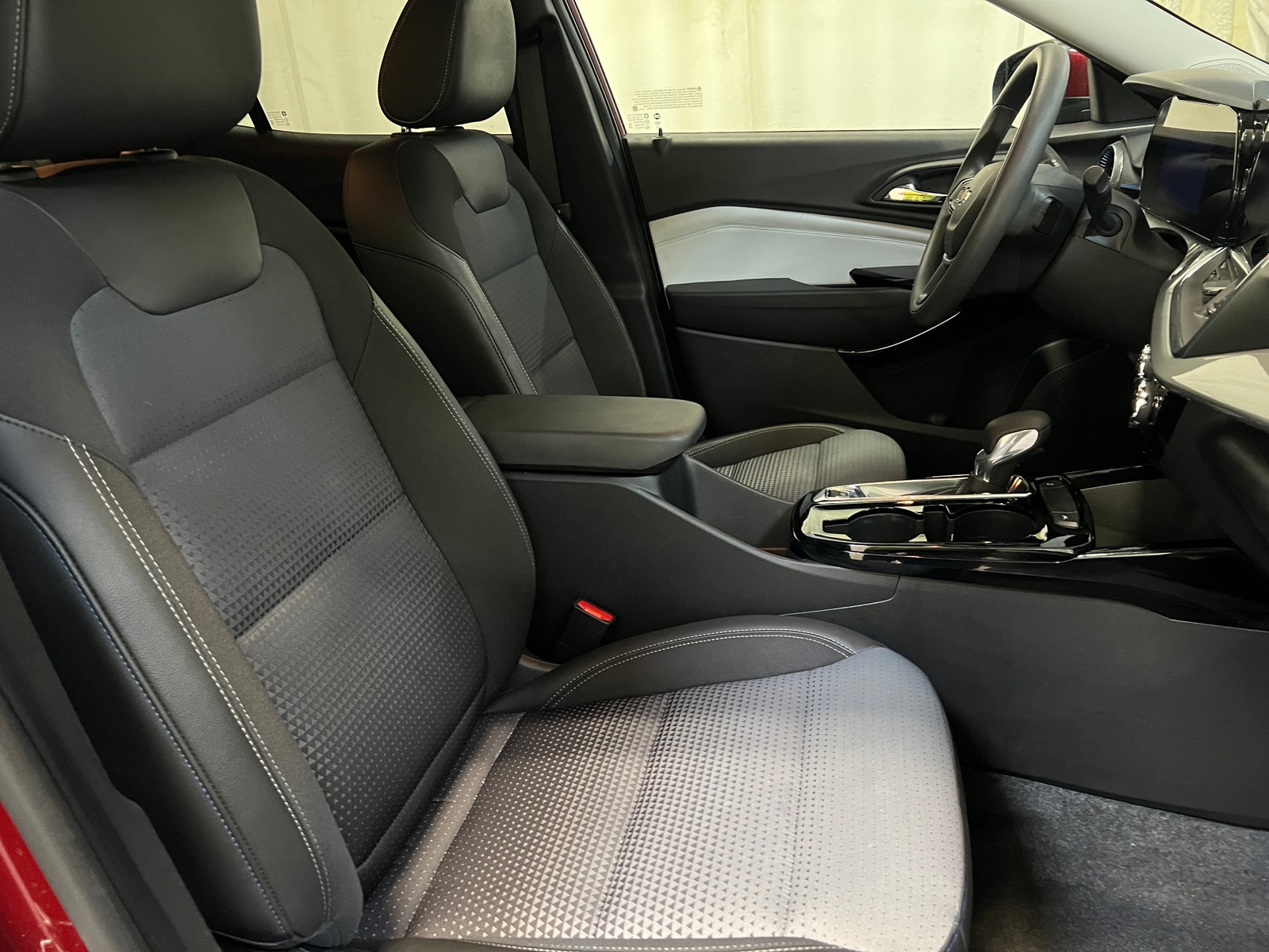 Thumbnail: 2025 Chevrolet Trax - 2