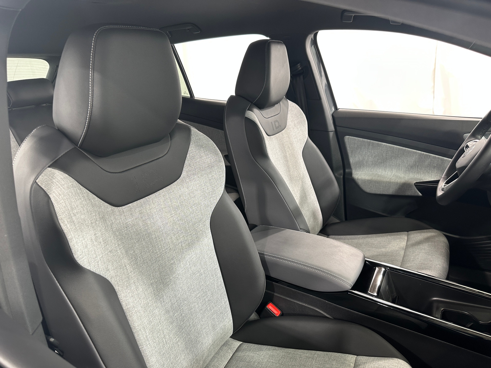 Thumbnail: 2023 Volkswagen ID.4 - 2