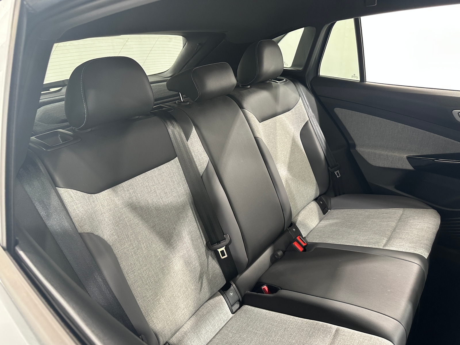 Thumbnail: 2023 Volkswagen ID.4 - 6