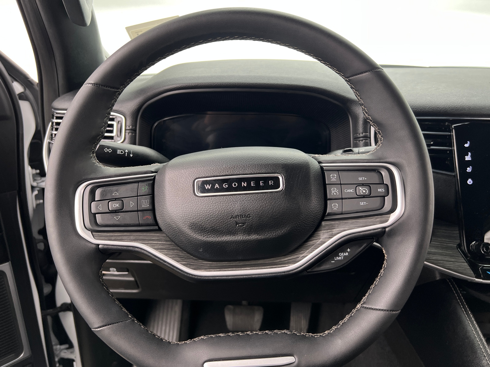 Thumbnail: 2023 Jeep Wagoneer - 4