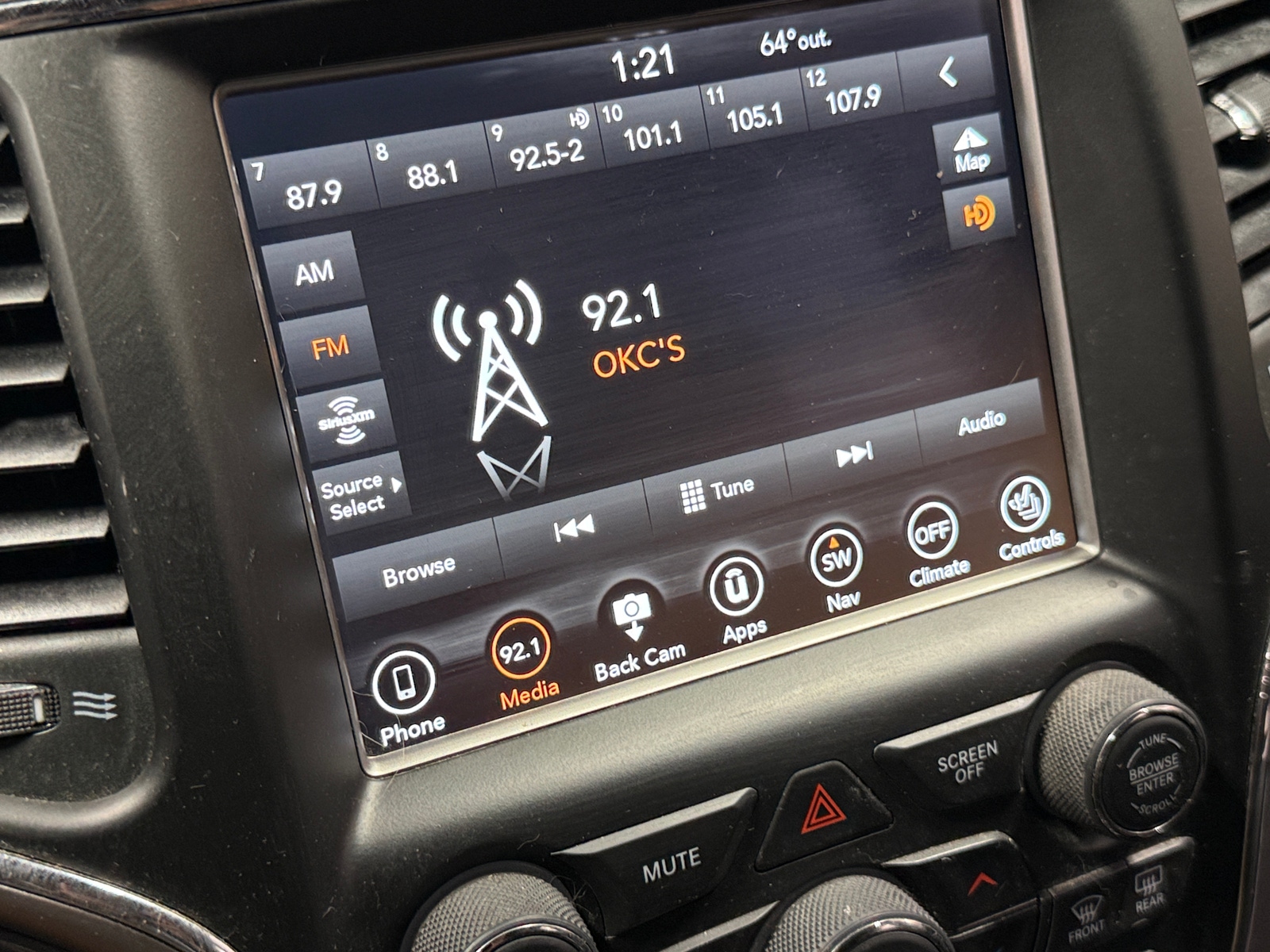 Thumbnail: 2018 Jeep Grand Cherokee - 3