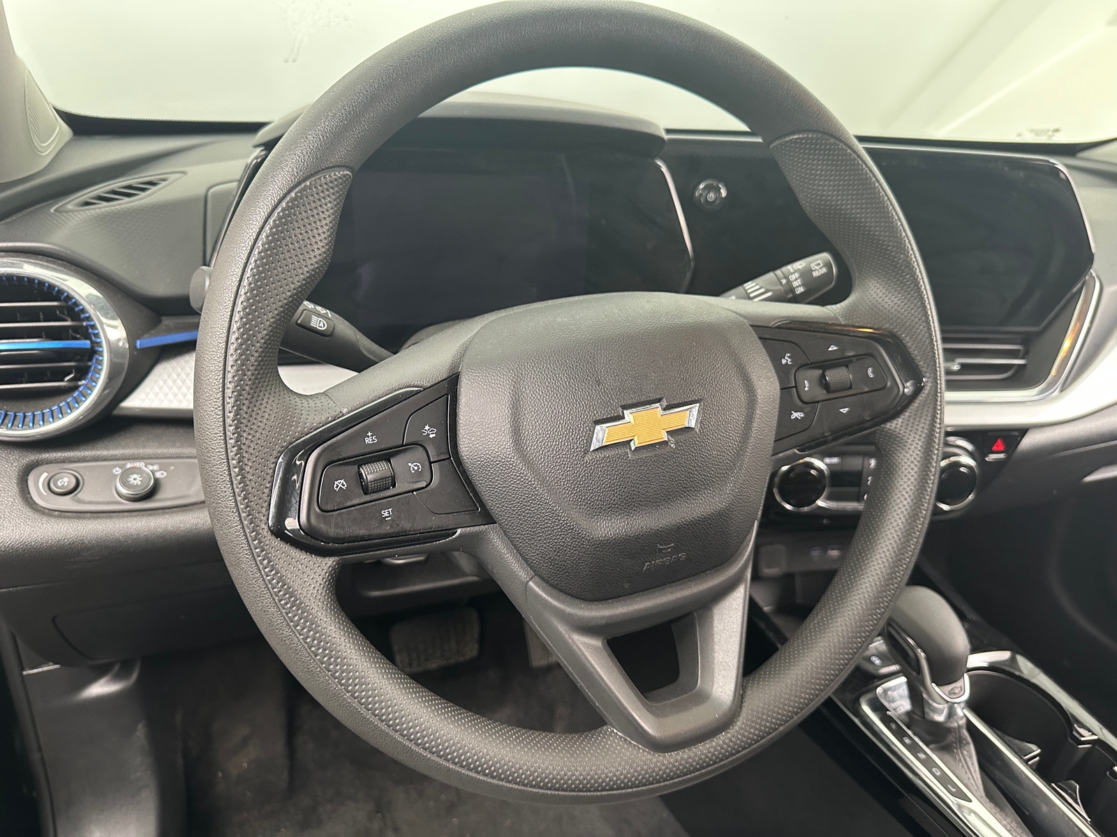 Thumbnail: 2025 Chevrolet Trax - 5