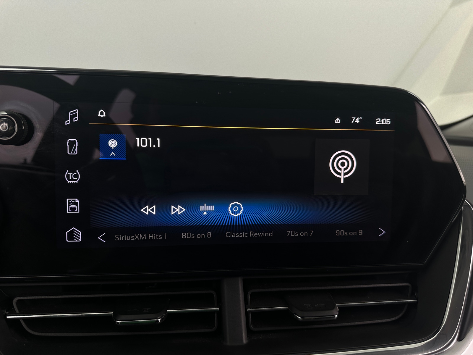 Thumbnail: 2025 Chevrolet Trax - 4