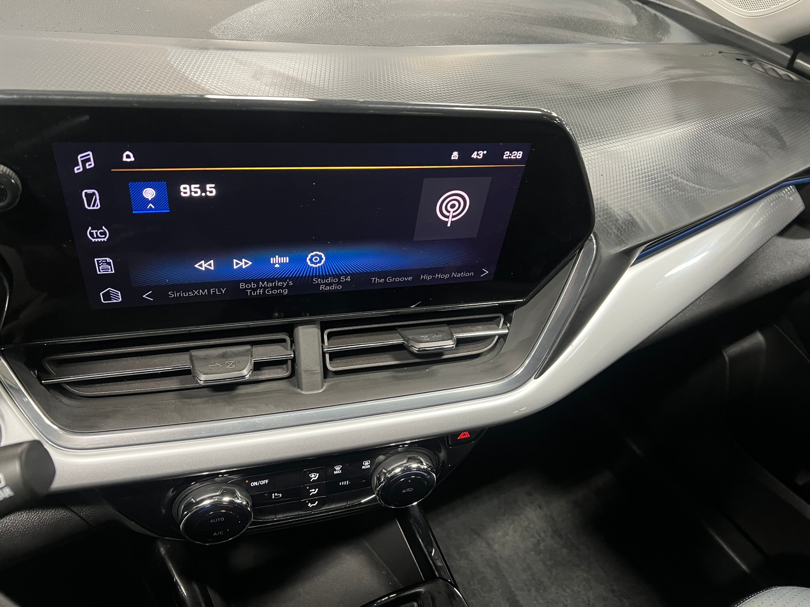 Thumbnail: 2025 Chevrolet Trax - 4