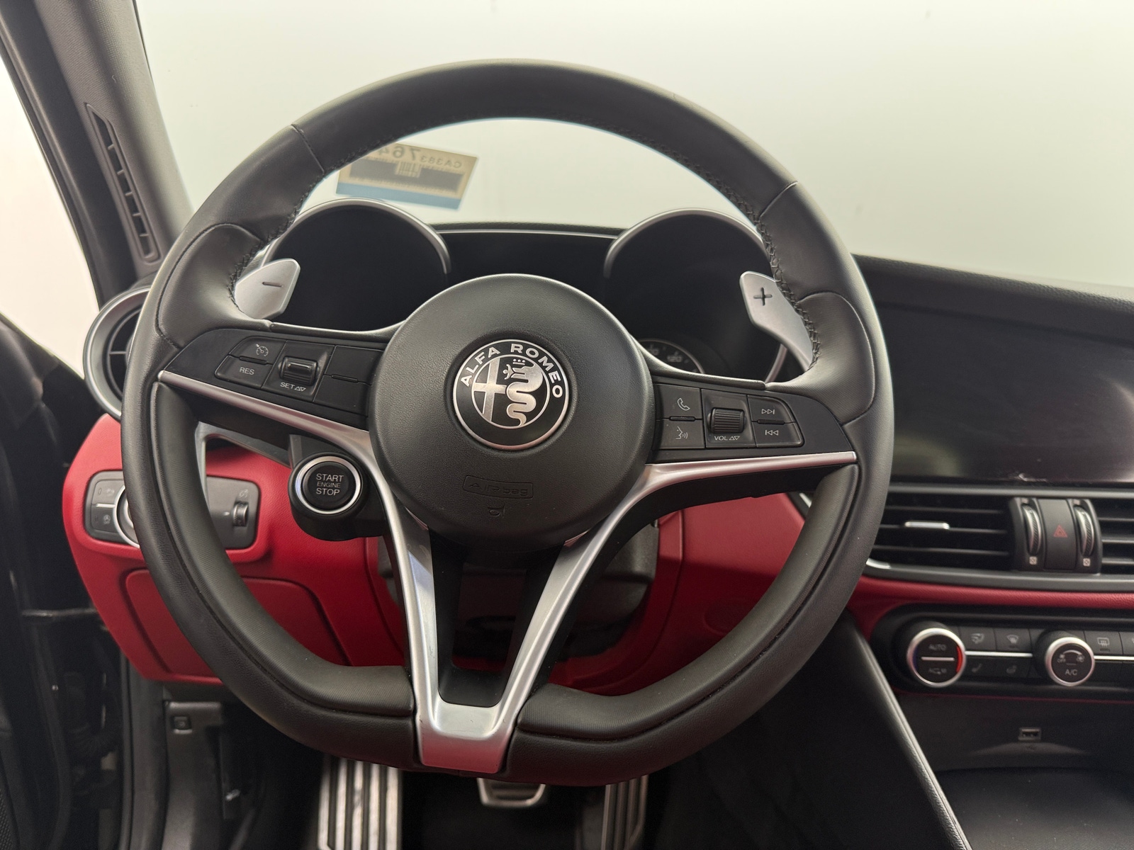 Thumbnail: 2019 Alfa Romeo Giulia - 4