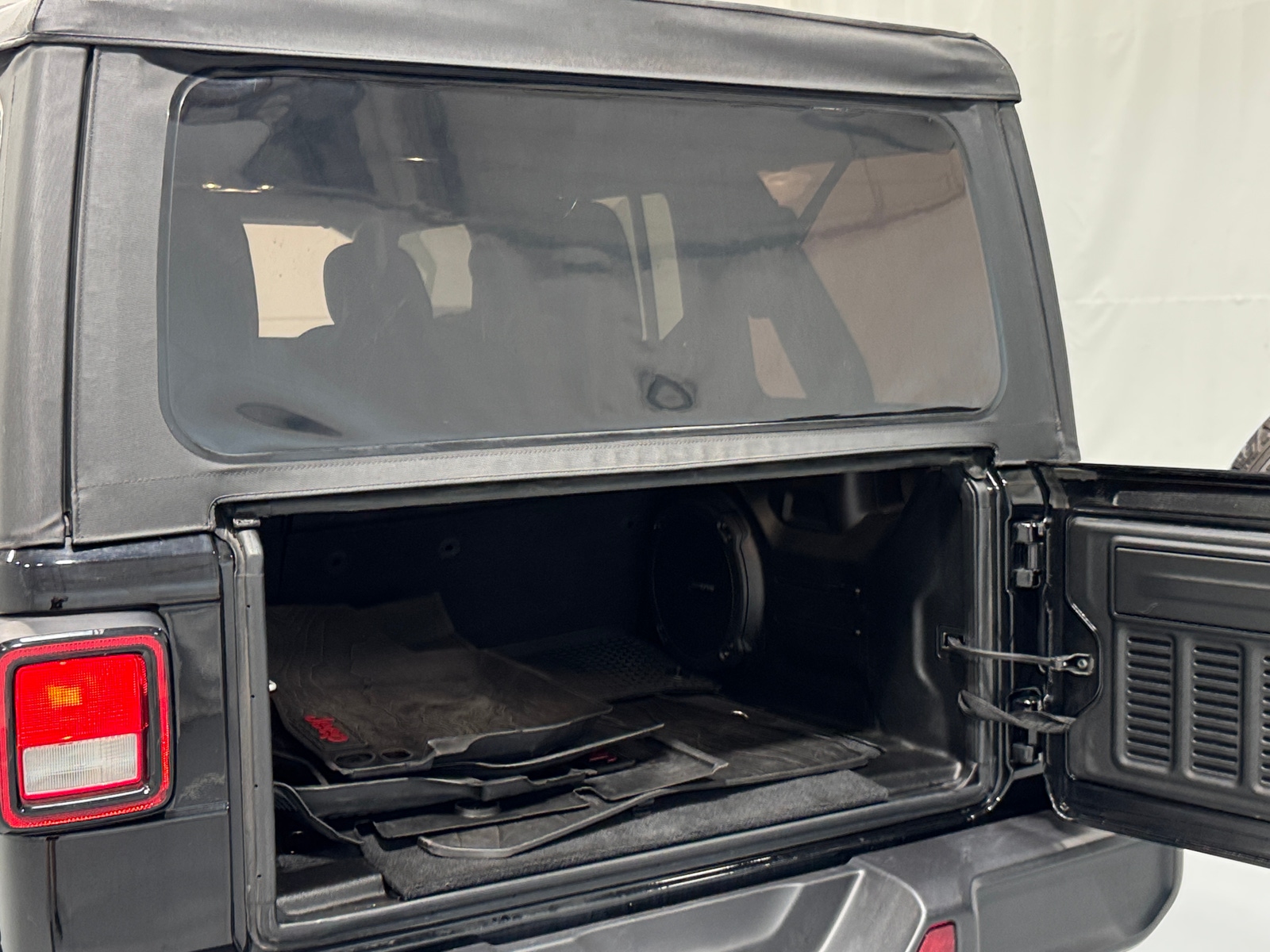 Thumbnail: 2022 Jeep Wrangler - 7