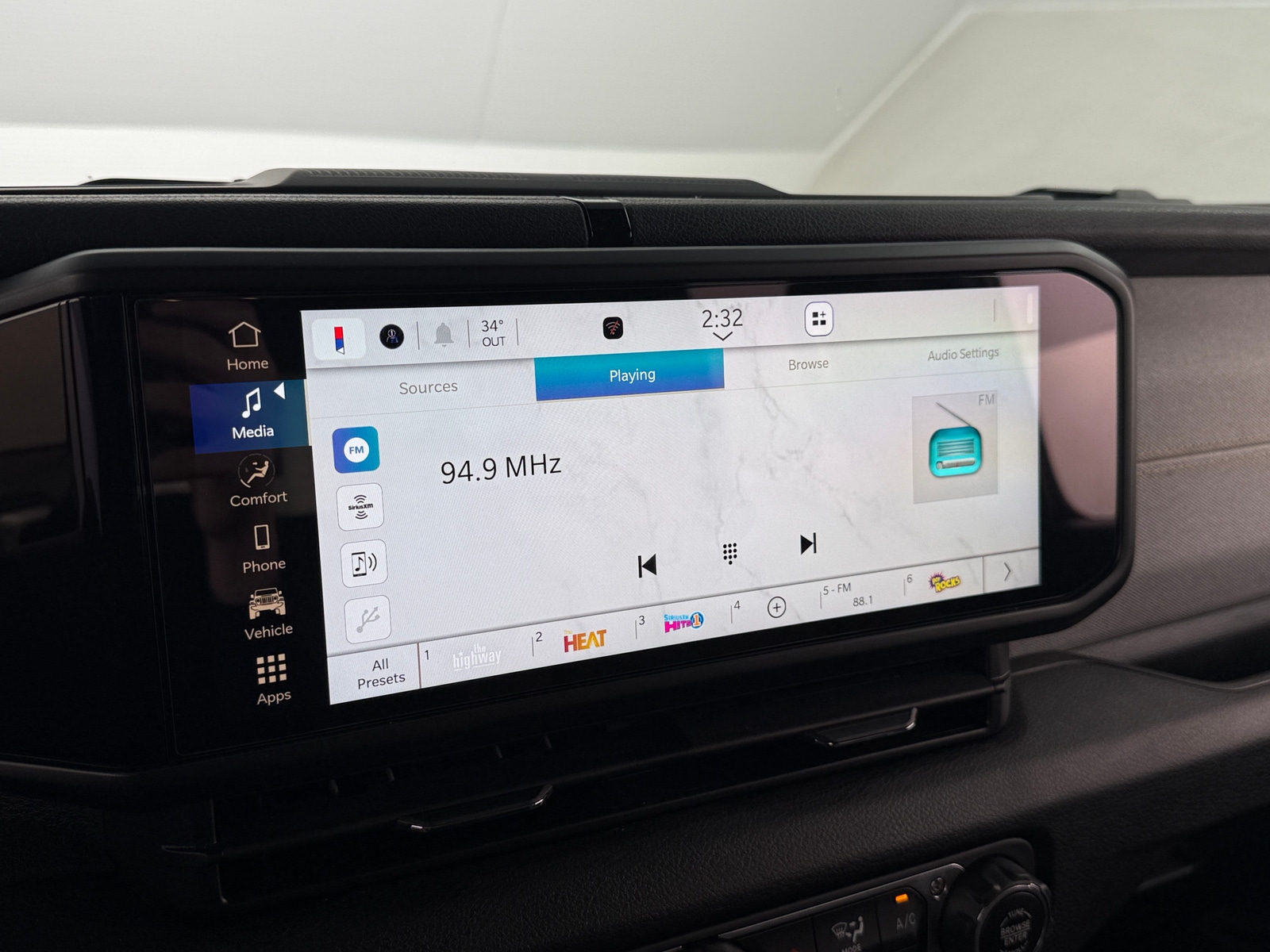 Thumbnail: 2025 Jeep Gladiator - 4