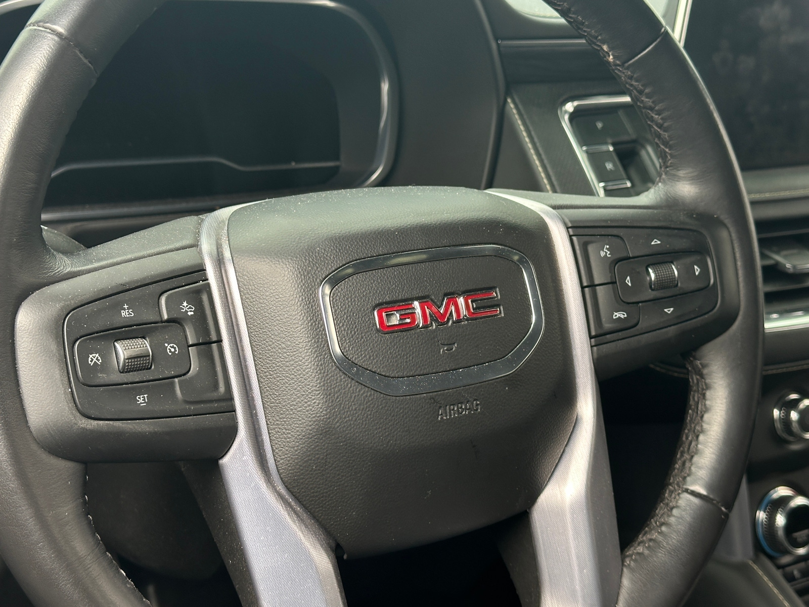 Thumbnail: 2023 GMC Yukon - 4