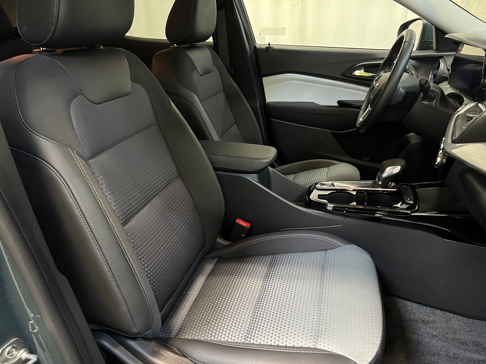 Thumbnail: 2025 Chevrolet Trax - 2