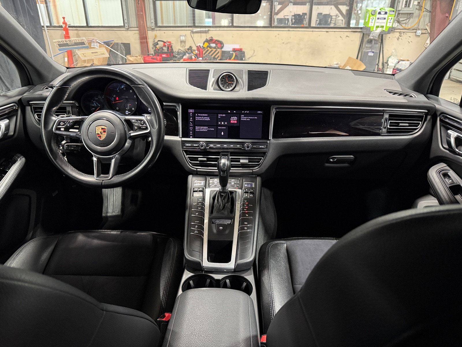 Thumbnail: 2020 Porsche Macan - 2