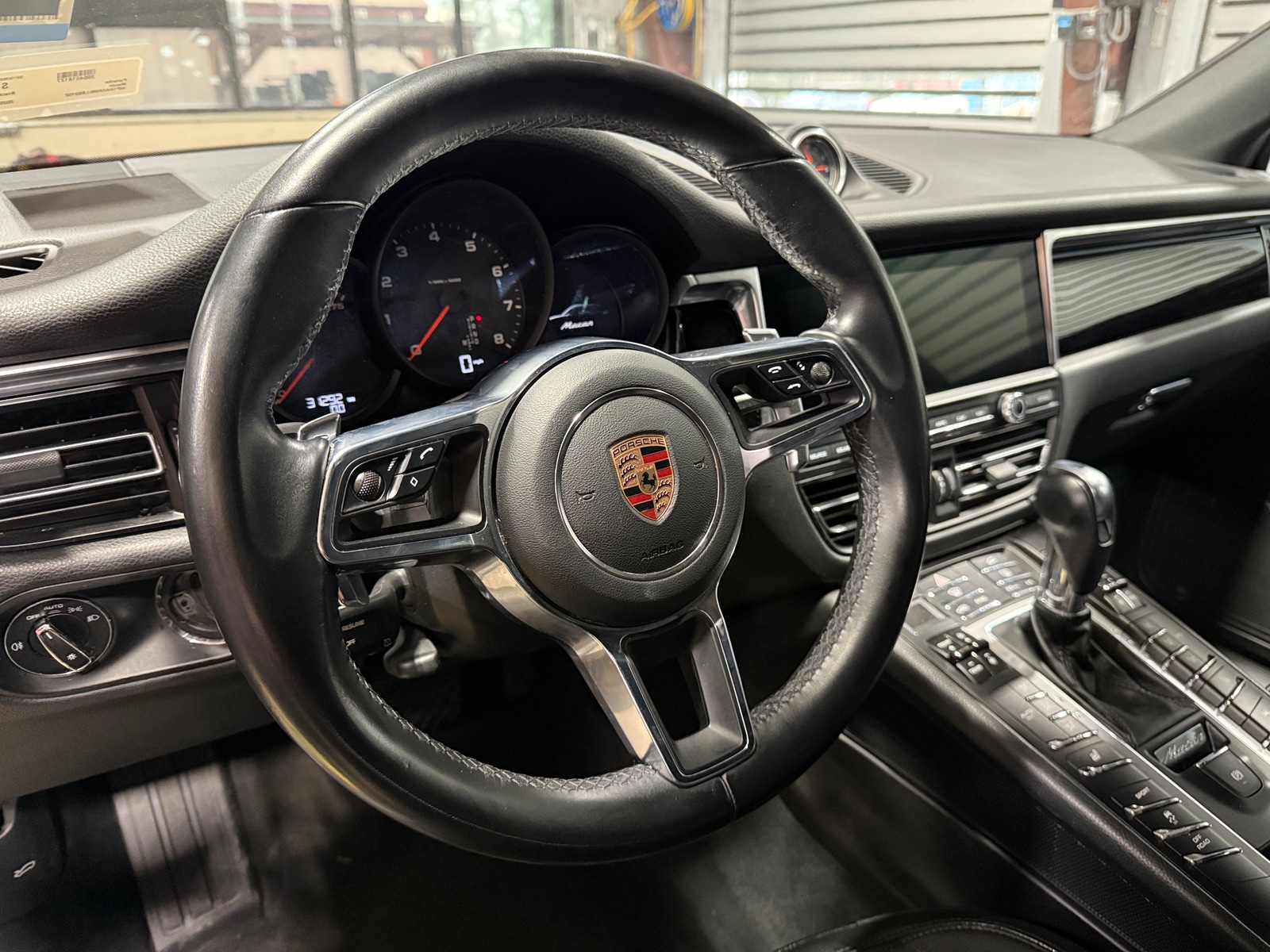 Thumbnail: 2020 Porsche Macan - 4