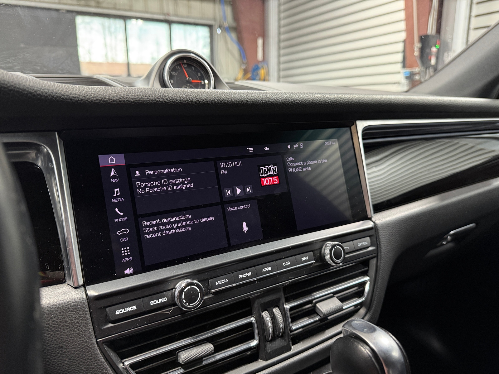 Thumbnail: 2020 Porsche Macan - 3