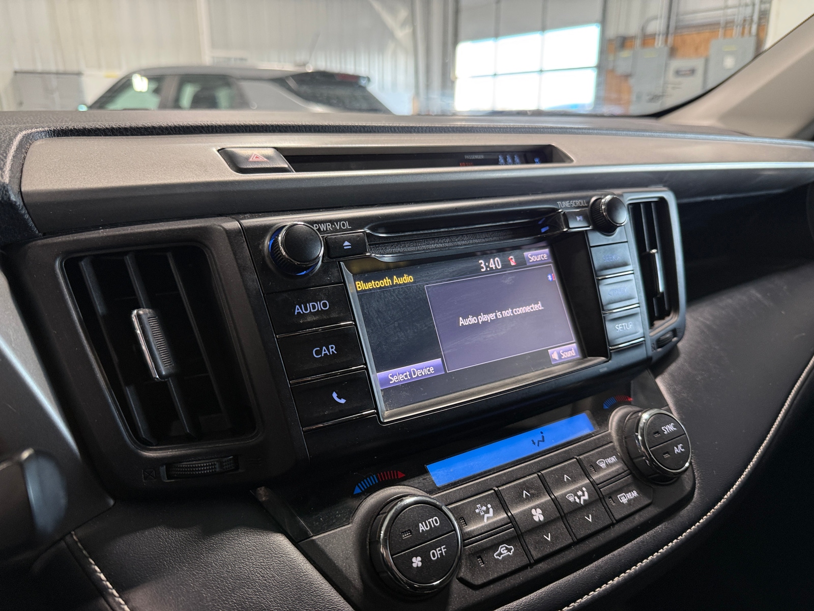 Thumbnail: 2018 Toyota RAV4 - 4