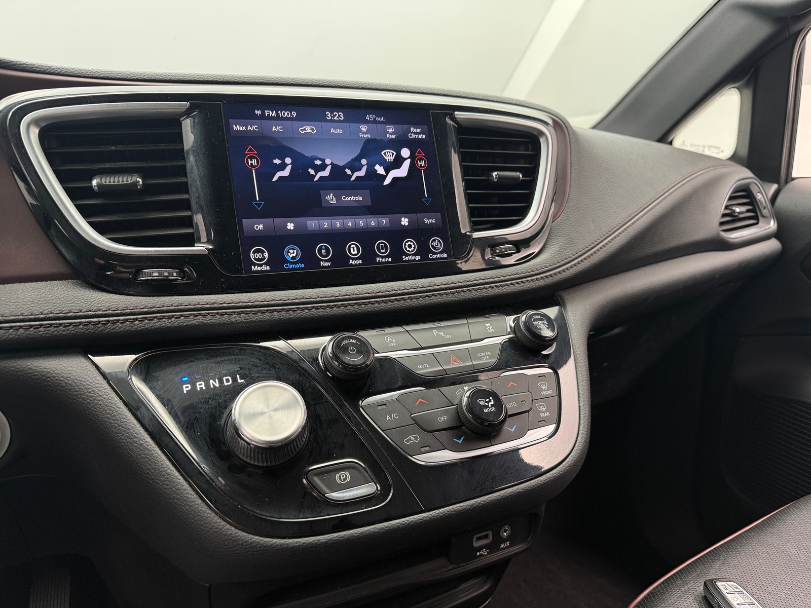 Thumbnail: 2020 Chrysler Pacifica - 3