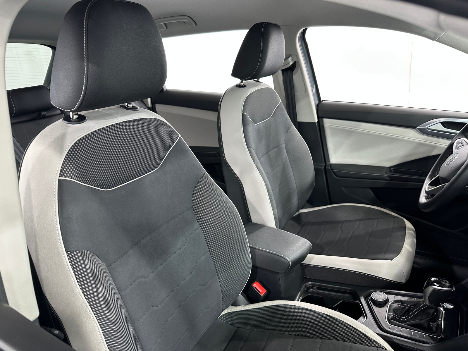 Thumbnail: 2025 Volkswagen Taos - 2