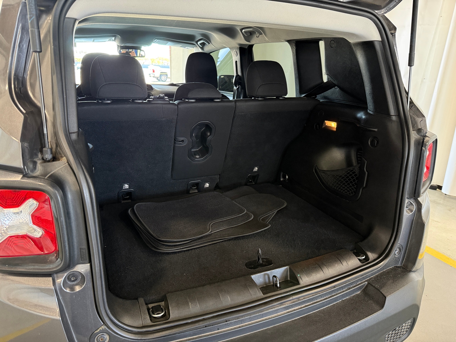 Thumbnail: 2017 Jeep Renegade - 7