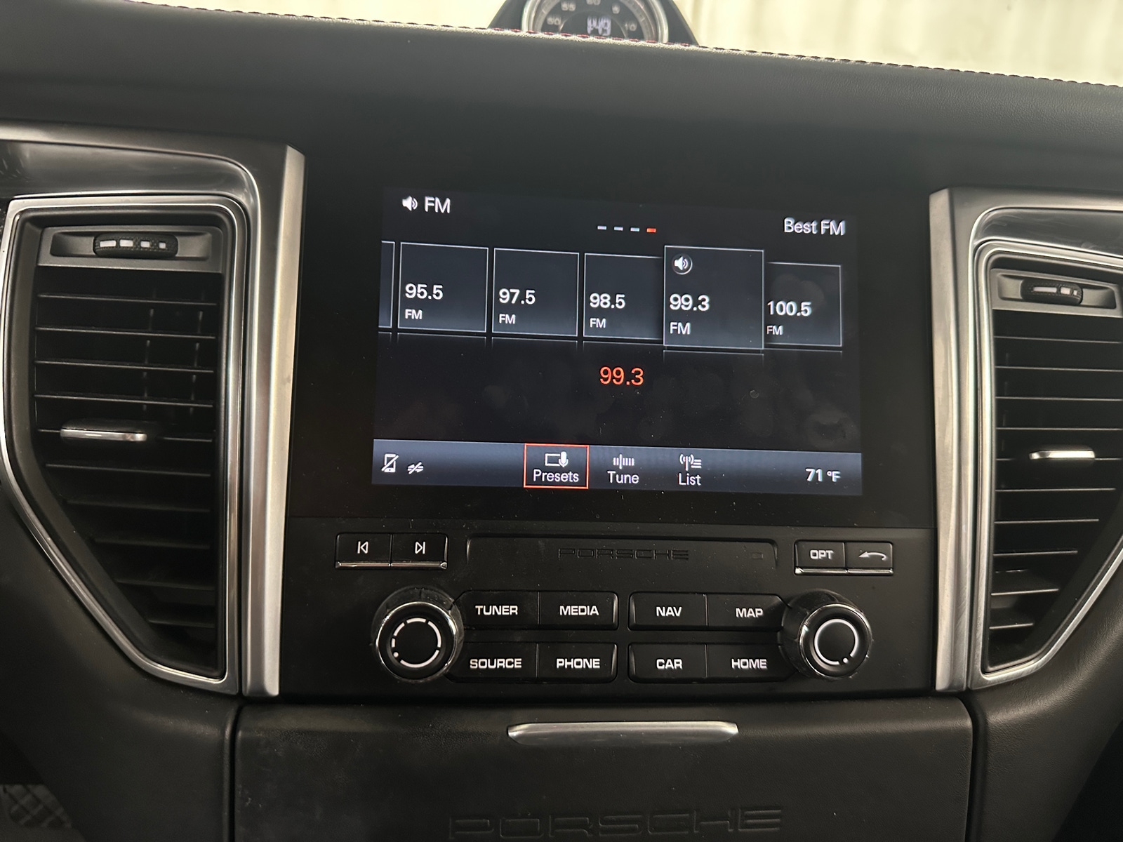 Thumbnail: 2017 Porsche Macan - 3