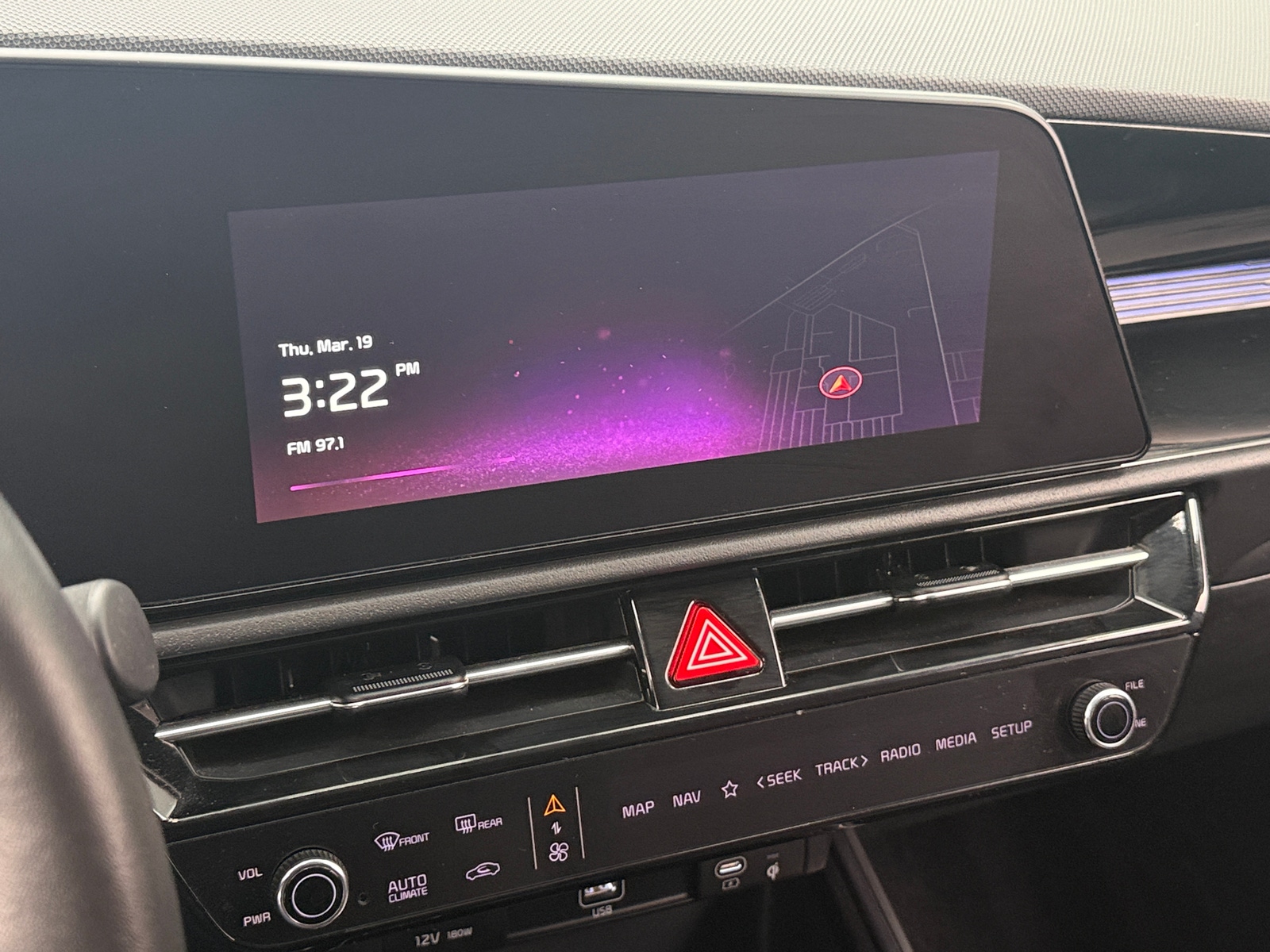 Thumbnail: 2023 Kia Niro - 4