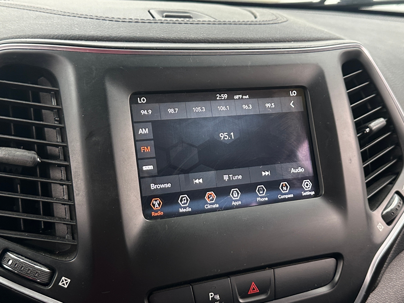 Thumbnail: 2019 Jeep Cherokee - 4