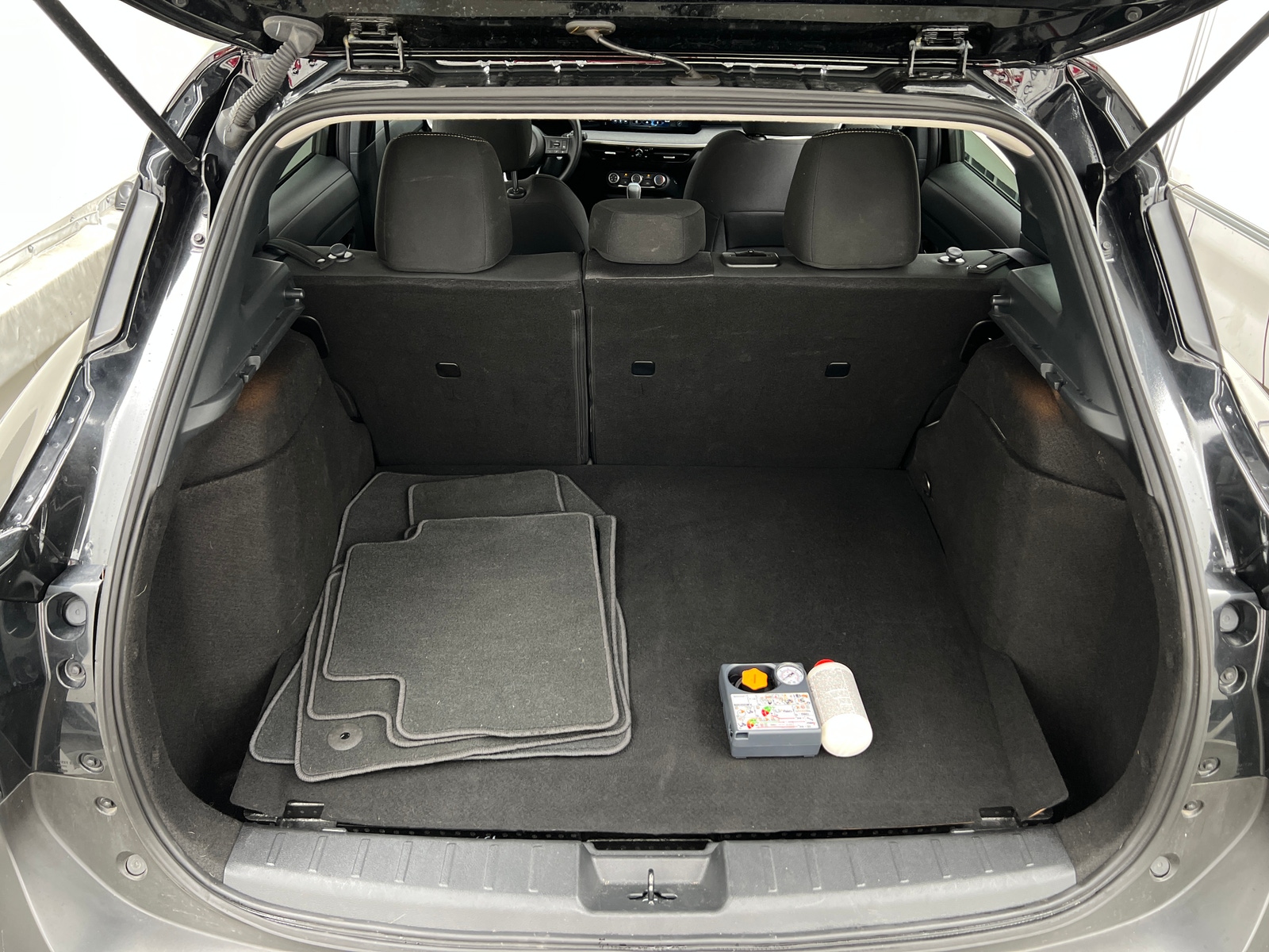 Thumbnail: 2025 Nissan Kicks - 7