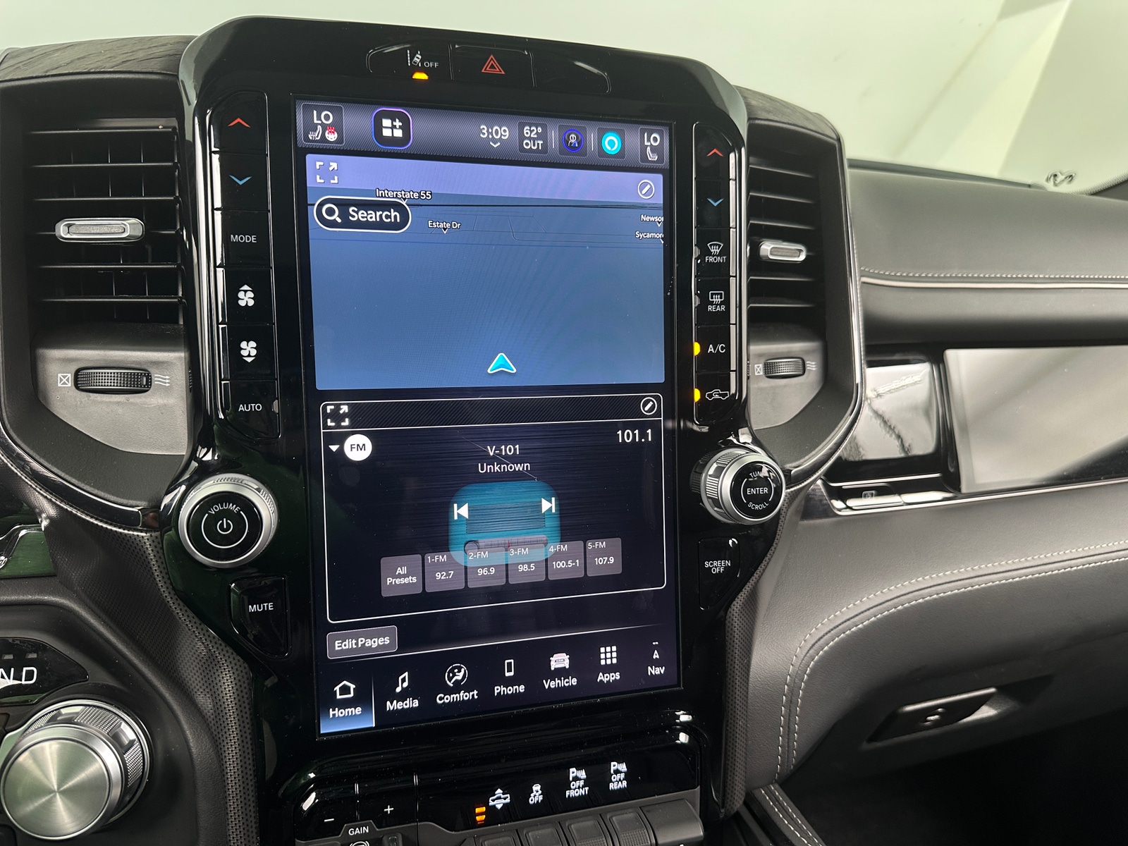 Thumbnail: 2025 RAM 1500 - 3