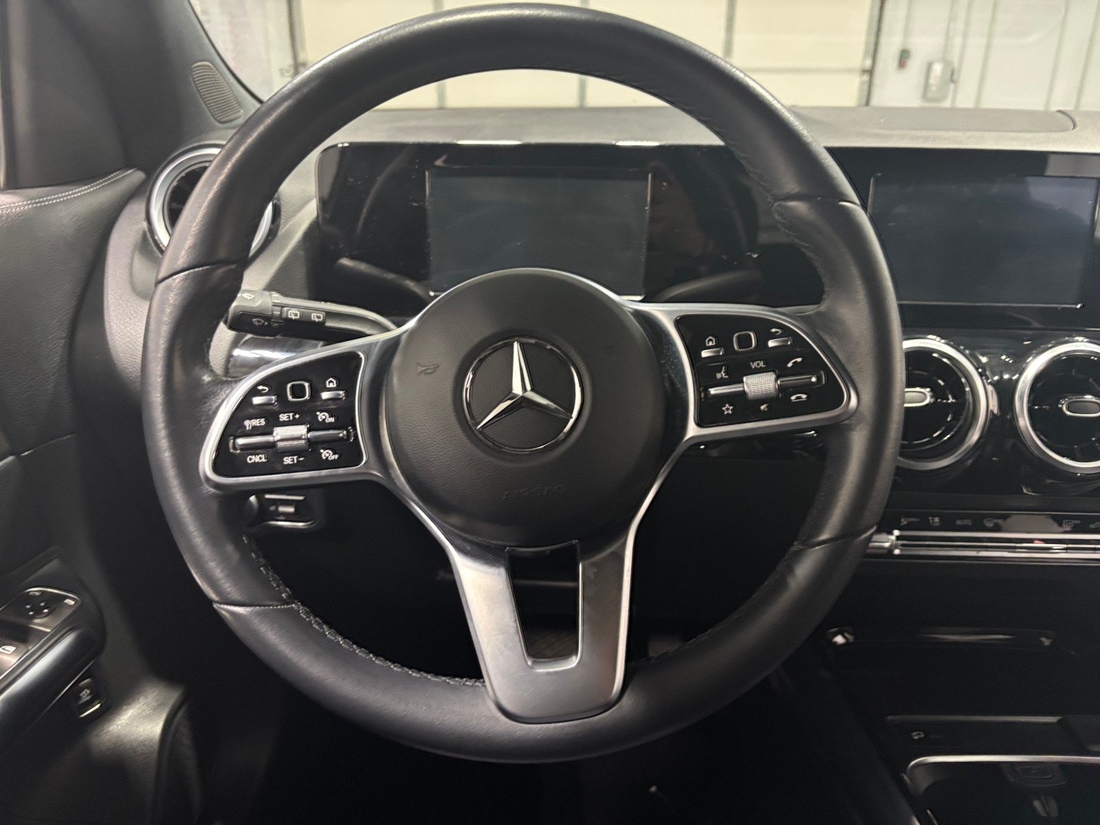 Thumbnail: 2023 Mercedes-Benz GLA - 4