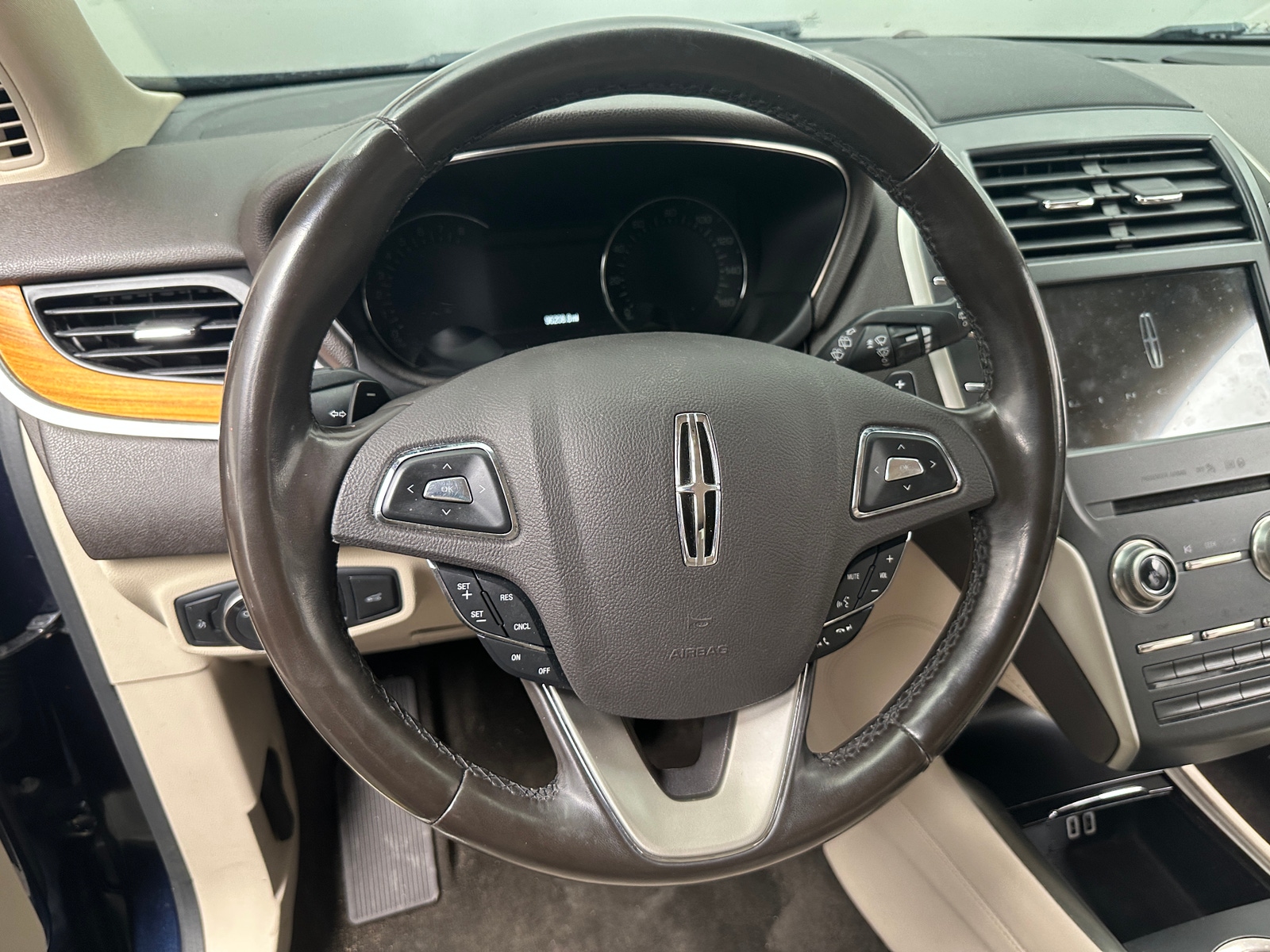 Thumbnail: 2017 Lincoln MKC - 4