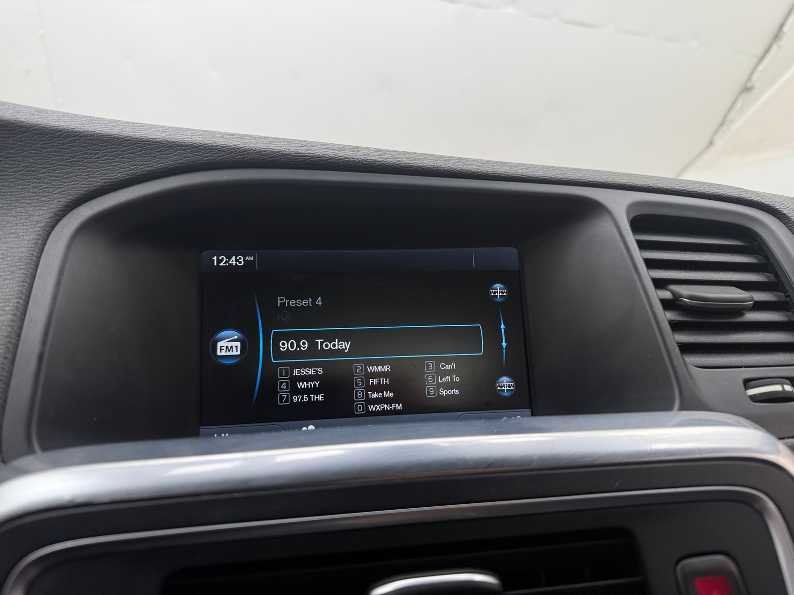 Thumbnail: 2015 Volvo S60 - 3