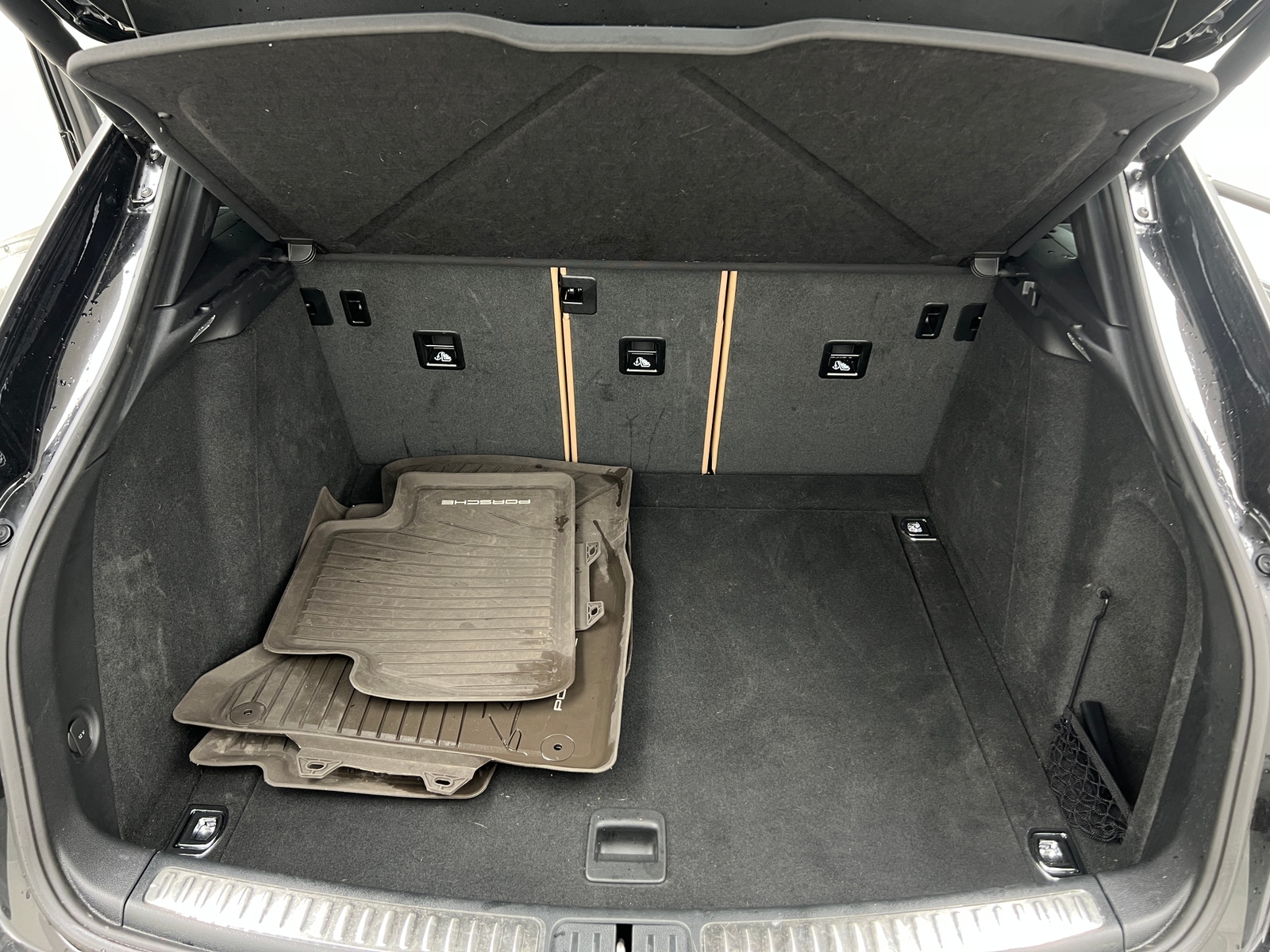 Thumbnail: 2025 Porsche Macan - 6