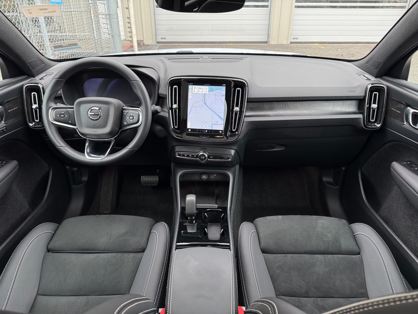 Thumbnail: 2024 Volvo C40 - 3