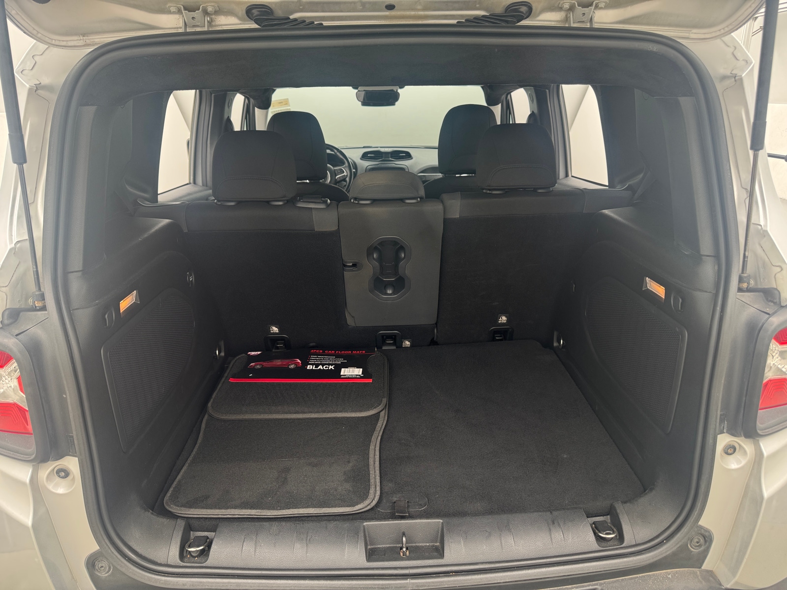 Thumbnail: 2015 Jeep Renegade - 7