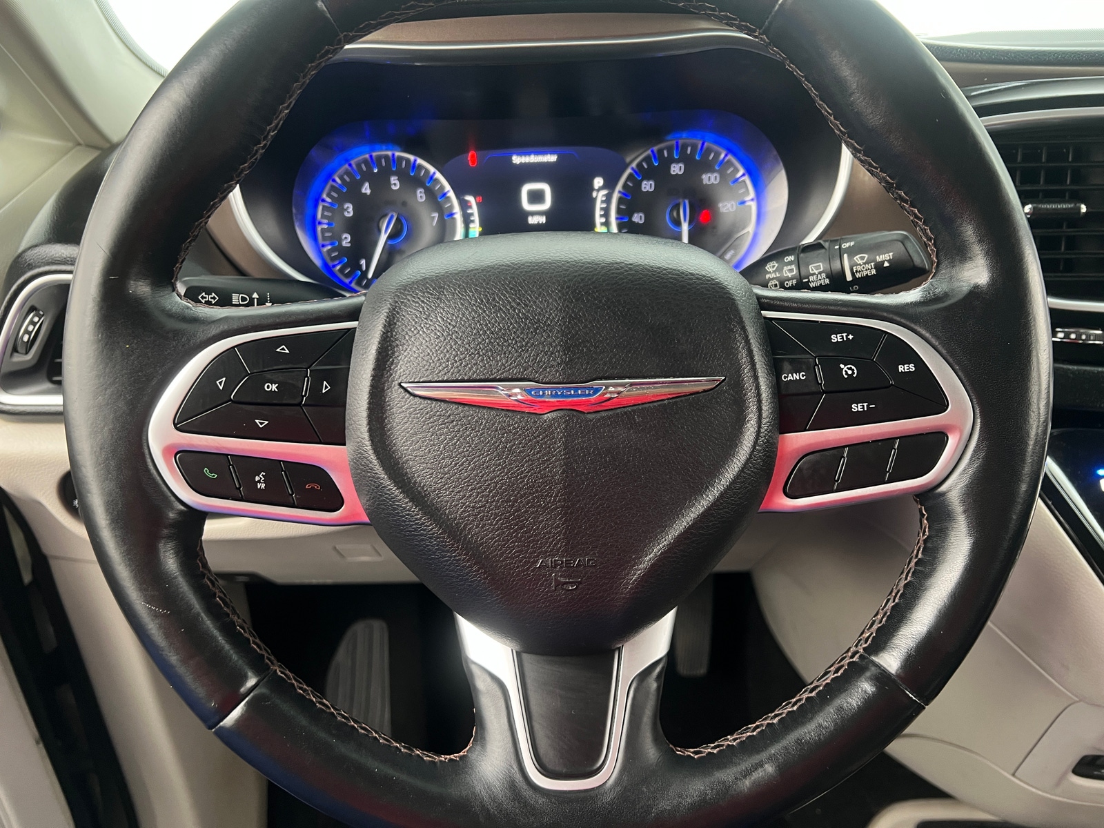 Thumbnail: 2018 Chrysler Pacifica - 4