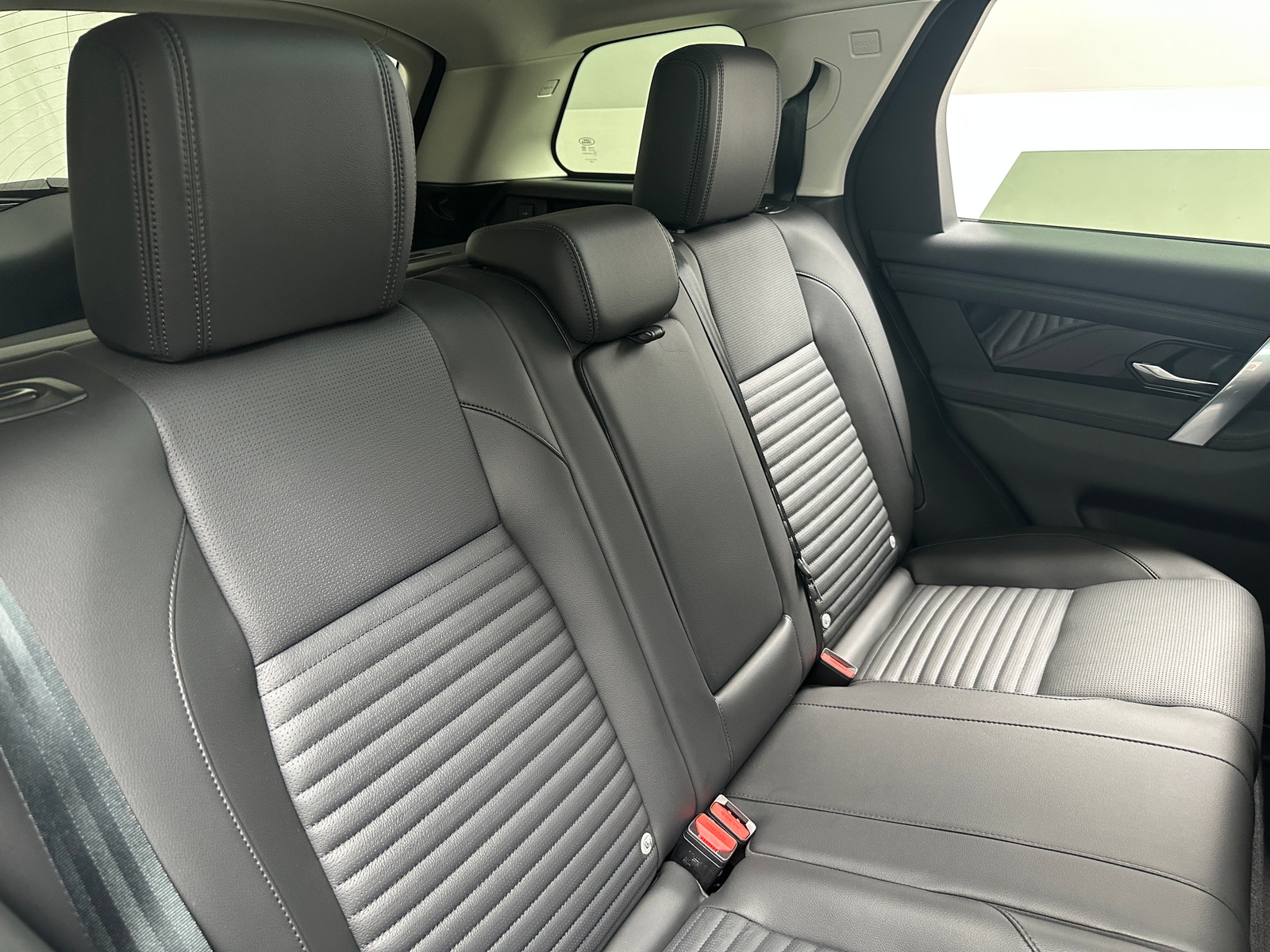 Thumbnail: 2025 Land Rover Discovery Sport - 5