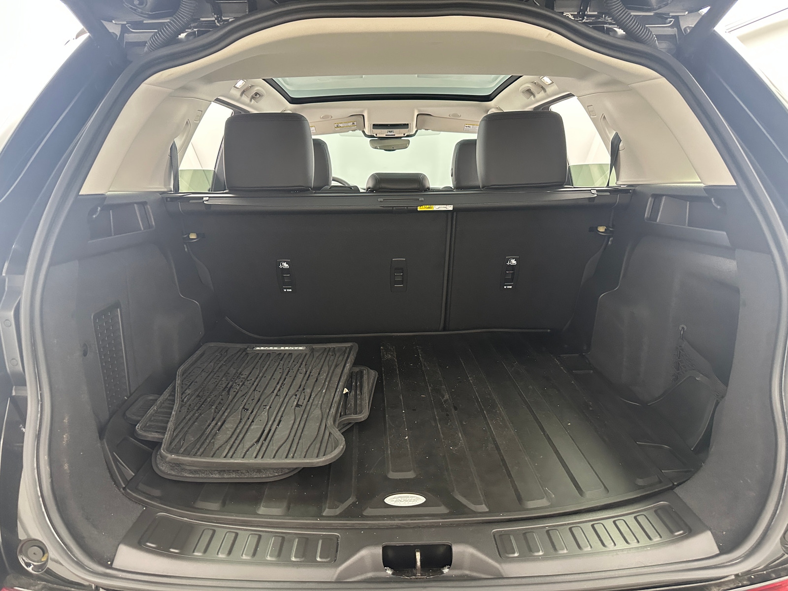 Thumbnail: 2025 Land Rover Discovery Sport - 6