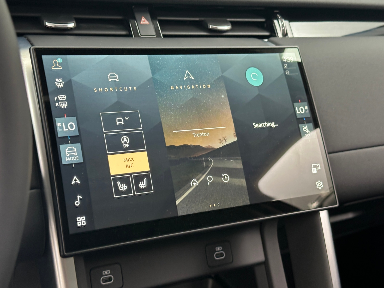 Thumbnail: 2025 Land Rover Discovery Sport - 3