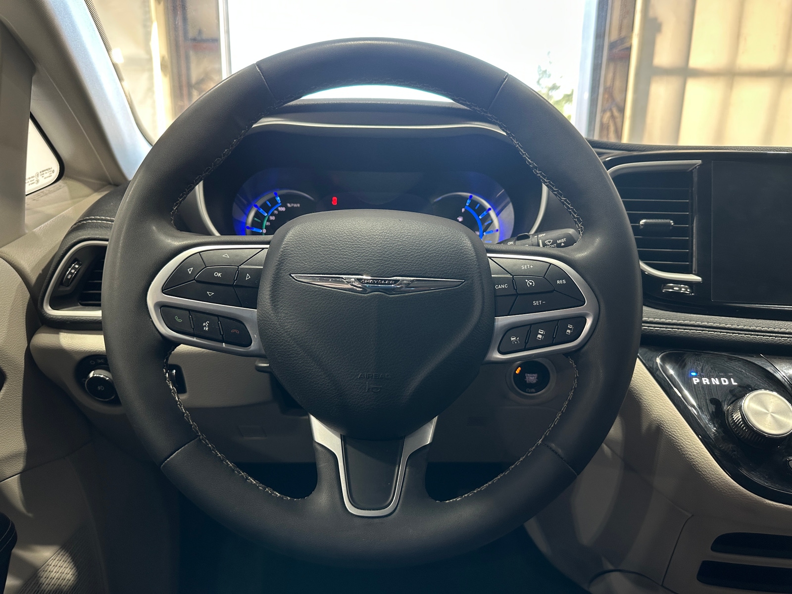 Thumbnail: 2023 Chrysler Pacifica - 4