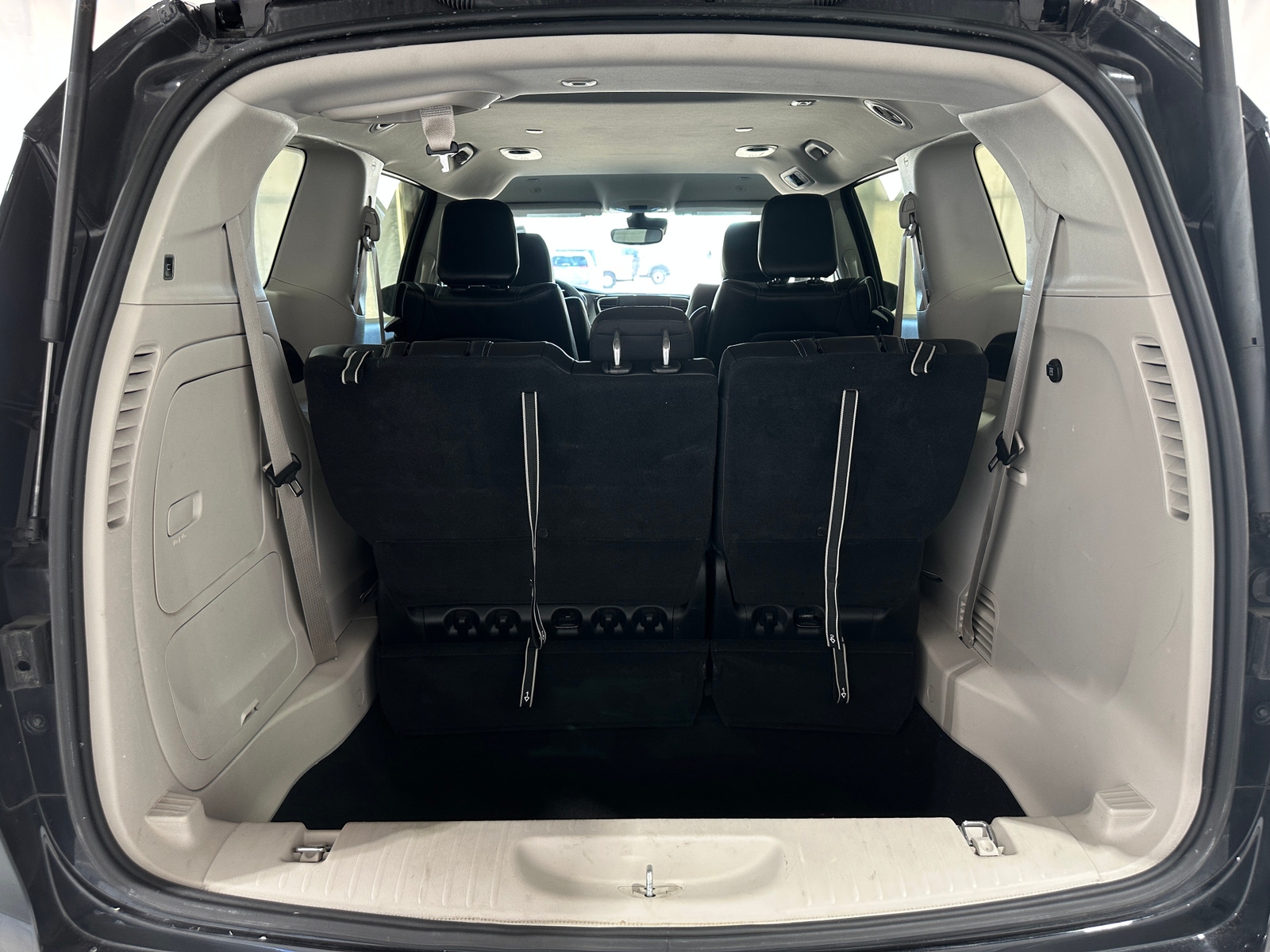 Thumbnail: 2023 Chrysler Pacifica - 6