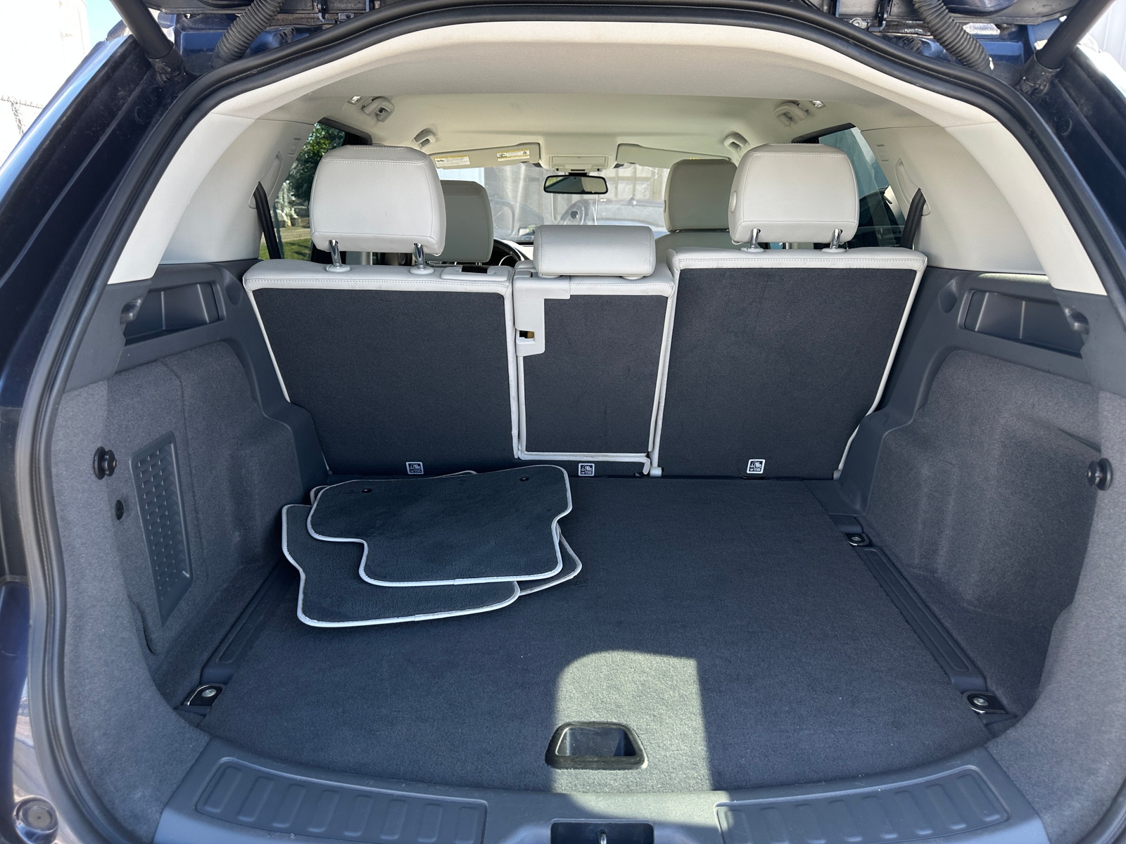 Thumbnail: 2017 Land Rover Discovery Sport - 6