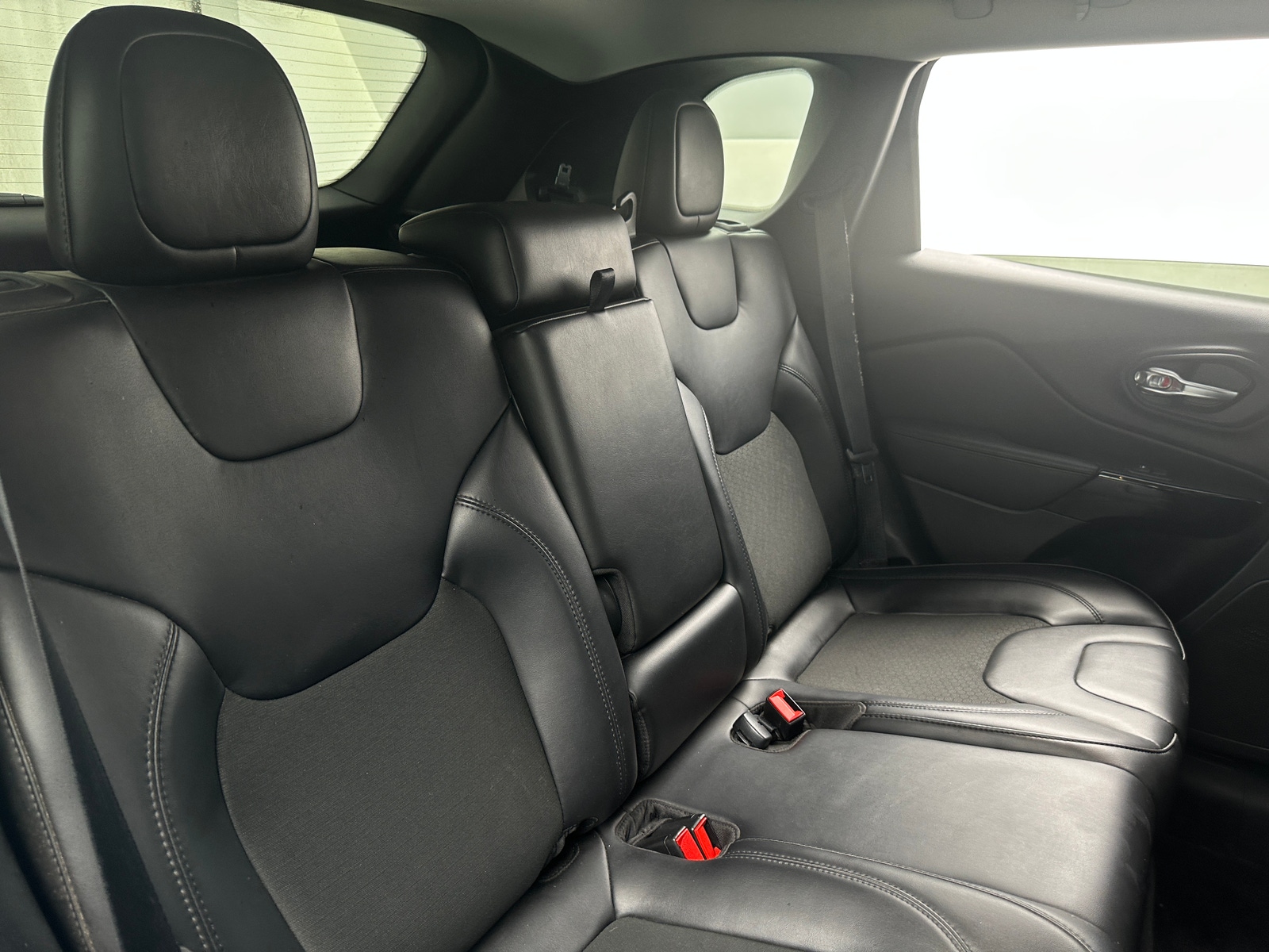 Thumbnail: 2020 Jeep Cherokee - 6