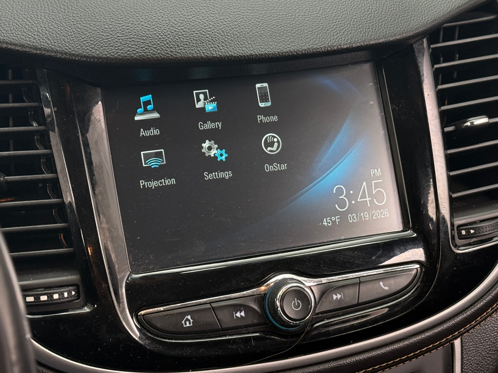 Thumbnail: 2017 Chevrolet Trax - 4