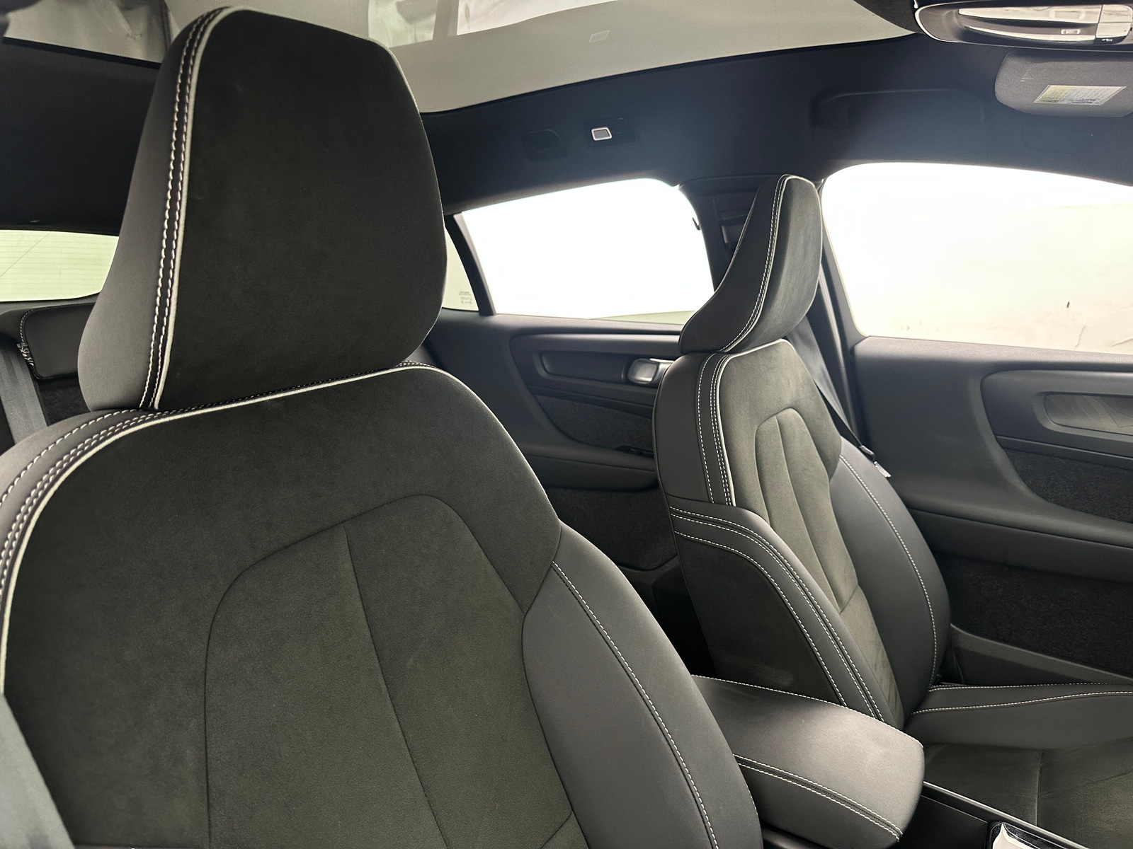 Thumbnail: 2022 Volvo C40 - 2