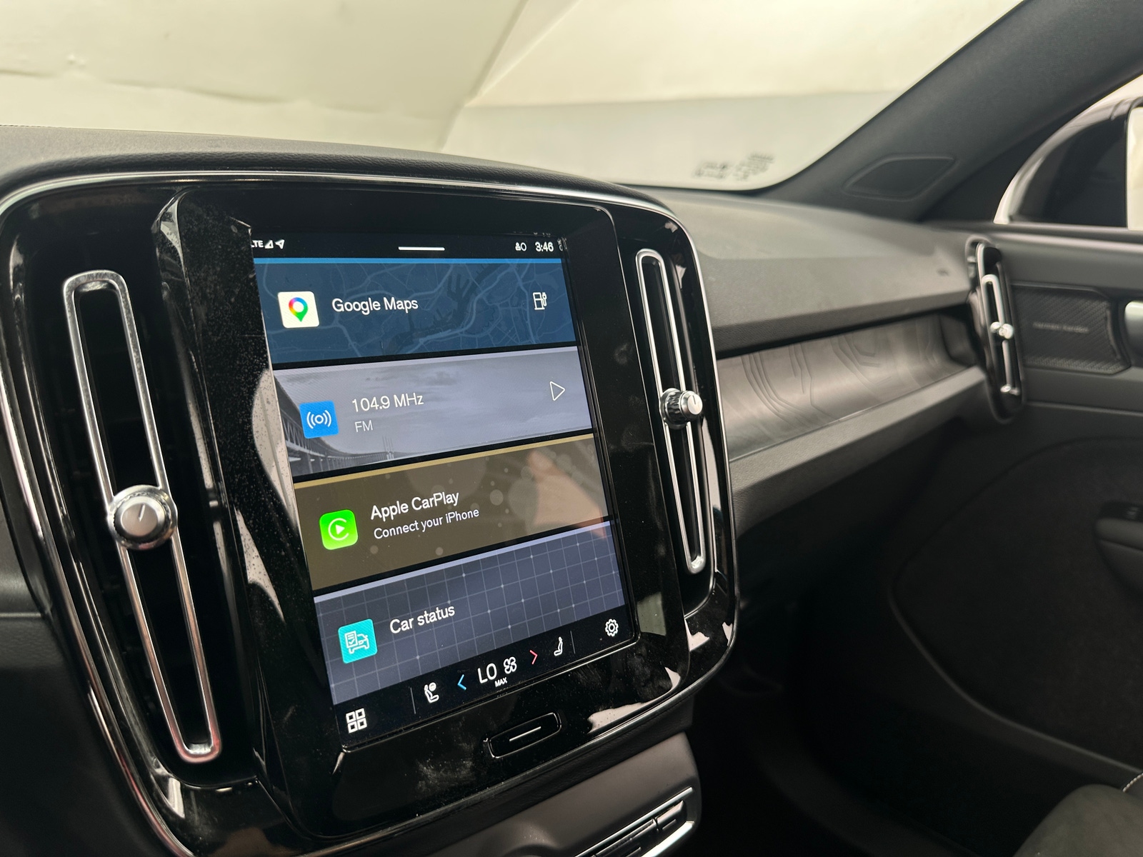 Thumbnail: 2022 Volvo C40 - 4