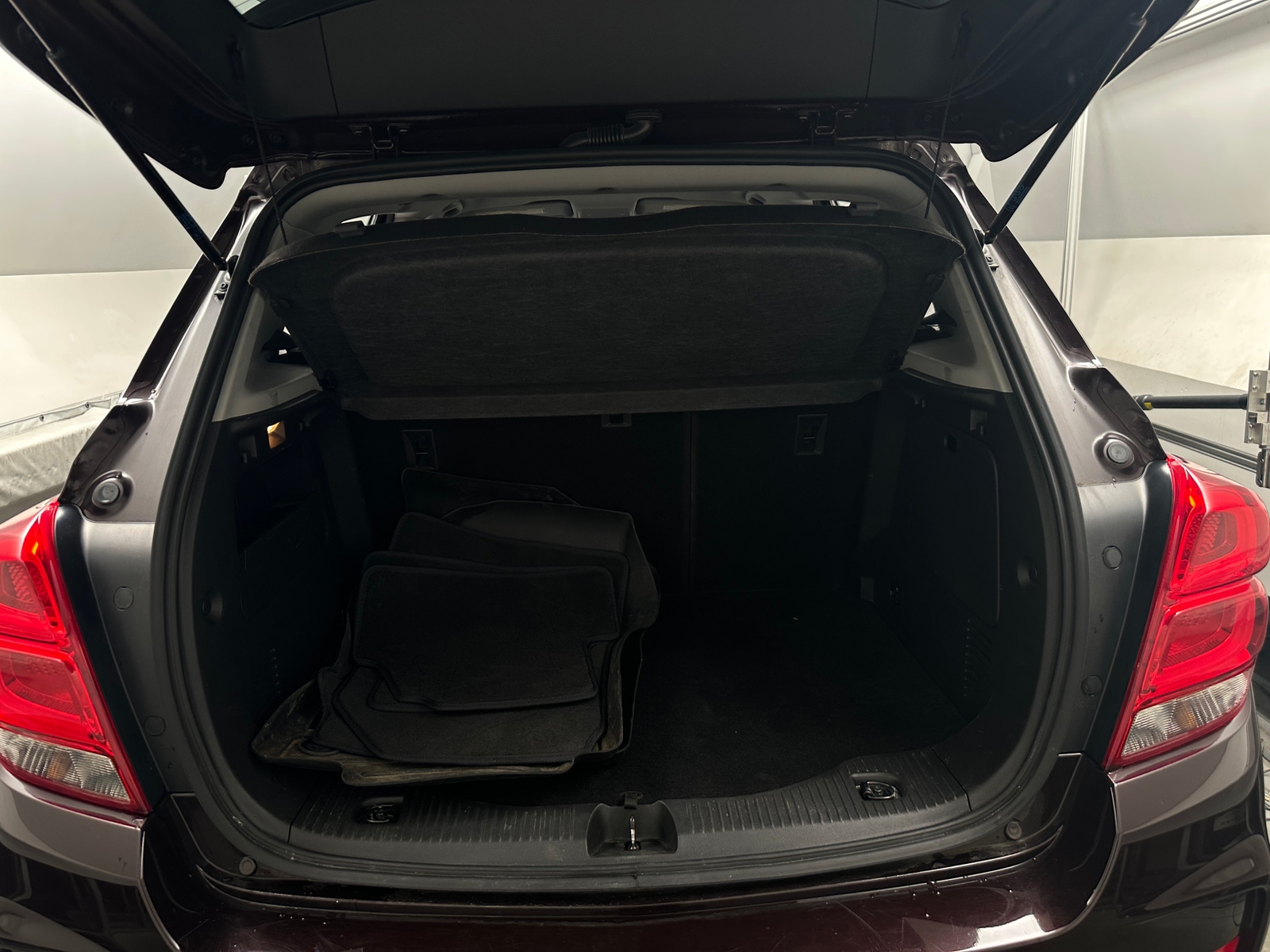 Thumbnail: 2022 Chevrolet Trax - 6