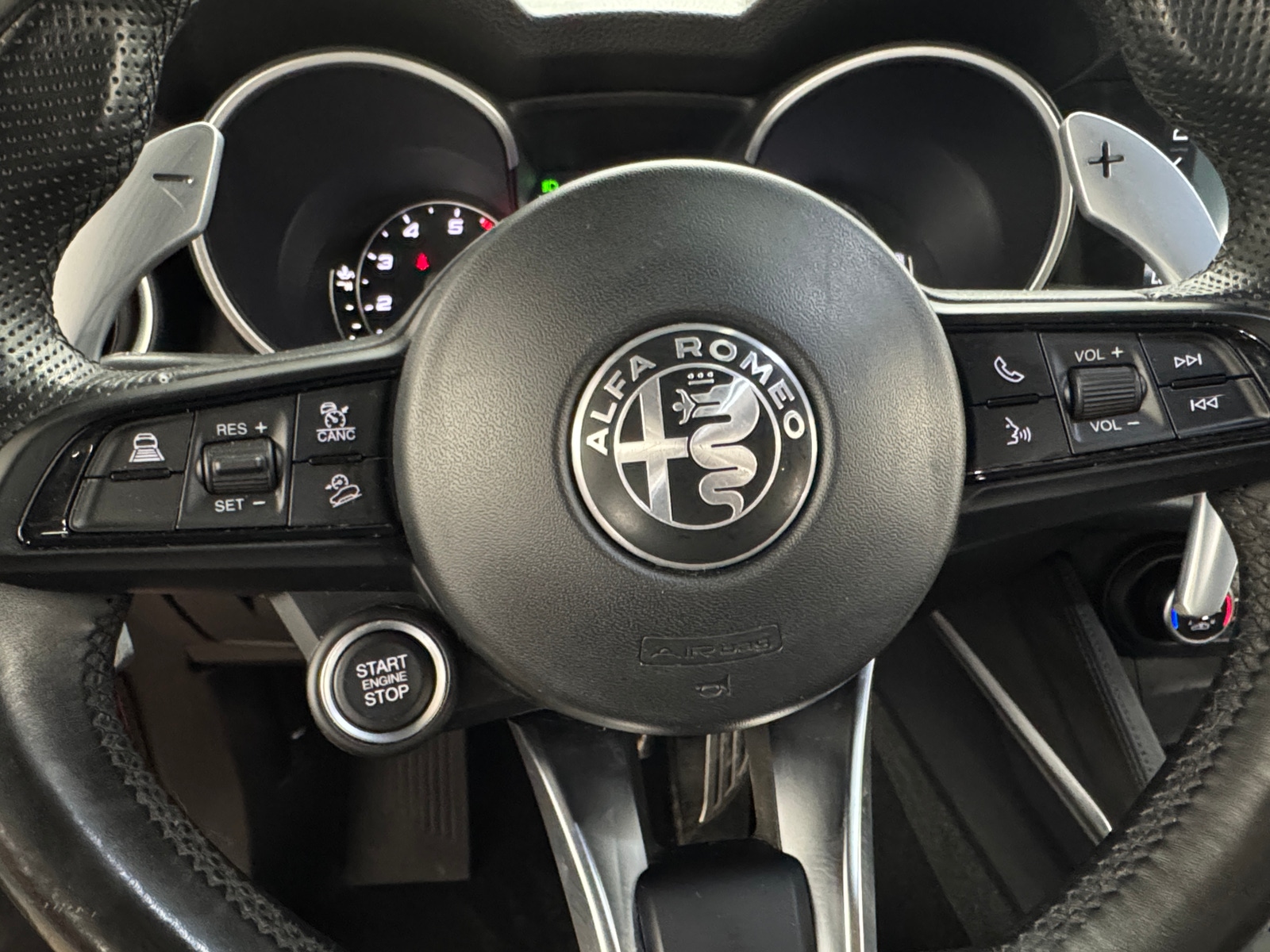 Thumbnail: 2022 Alfa Romeo Stelvio - 4