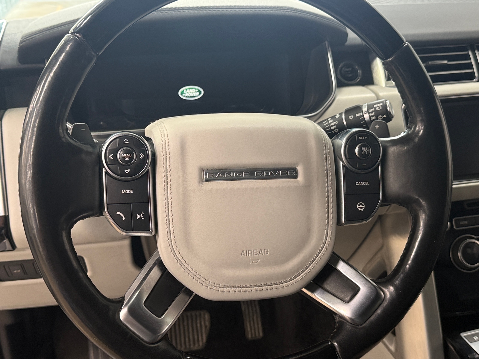 Thumbnail: 2016 Land Rover Range Rover - 4