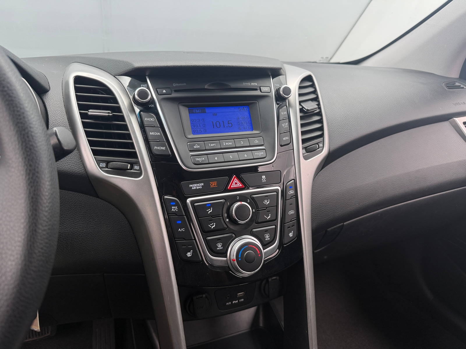 Thumbnail: 2015 Hyundai Elantra - 4