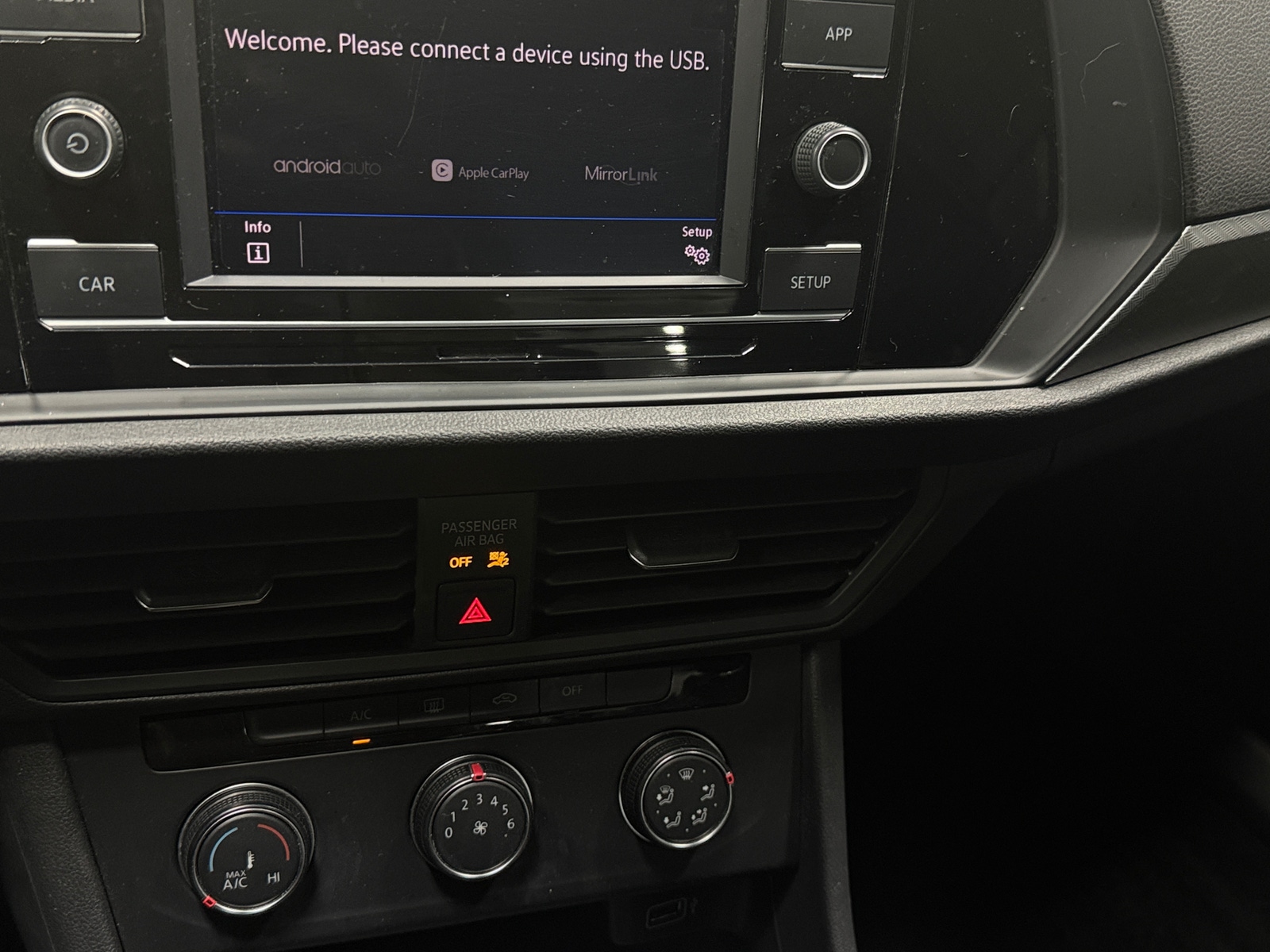 Thumbnail: 2019 Volkswagen Jetta - 4